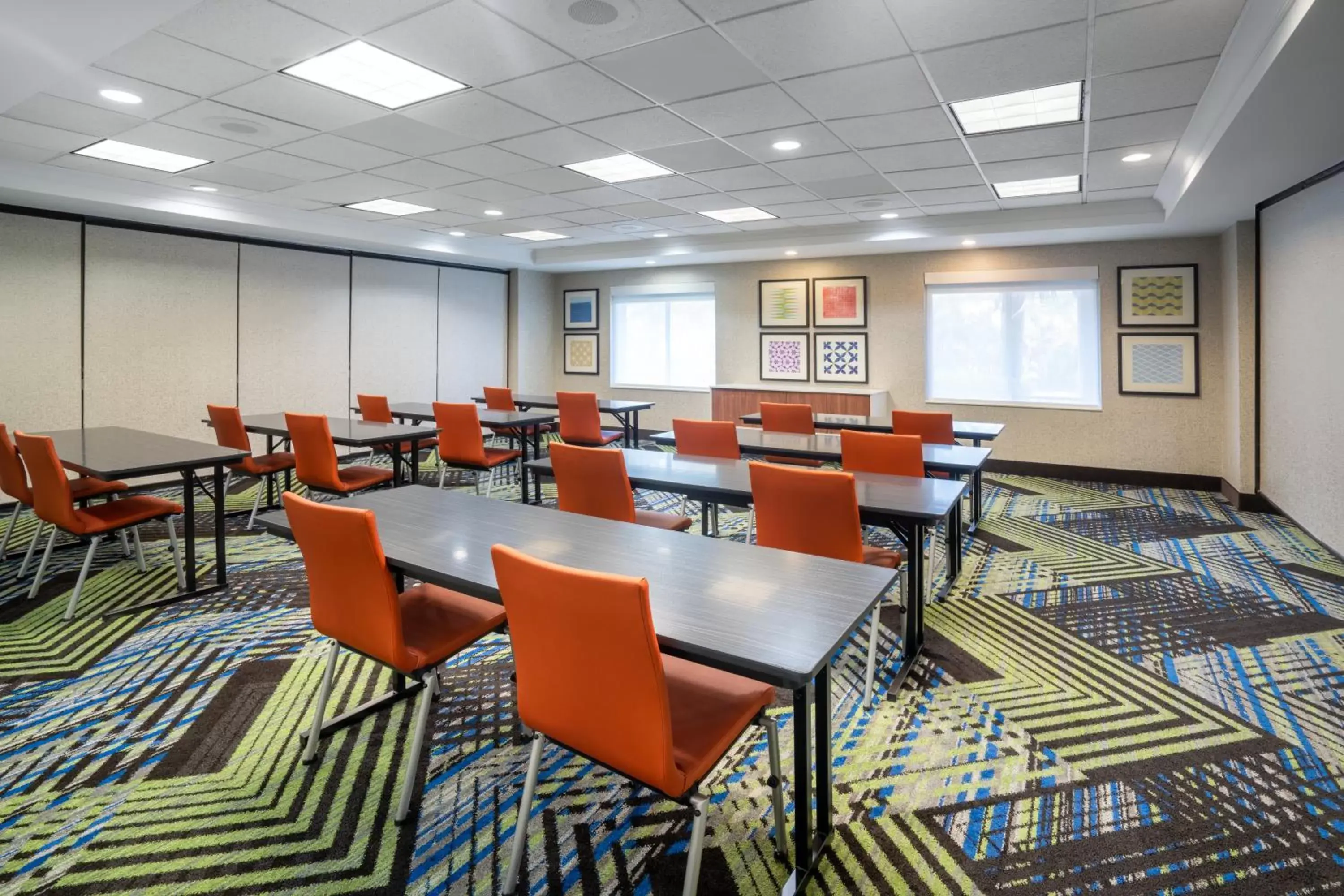 Meeting/conference room, Restaurant/Places to Eat in Holiday Inn Express Hotel & Suites Bluffton at Hilton Head Area, an IHG Hotel