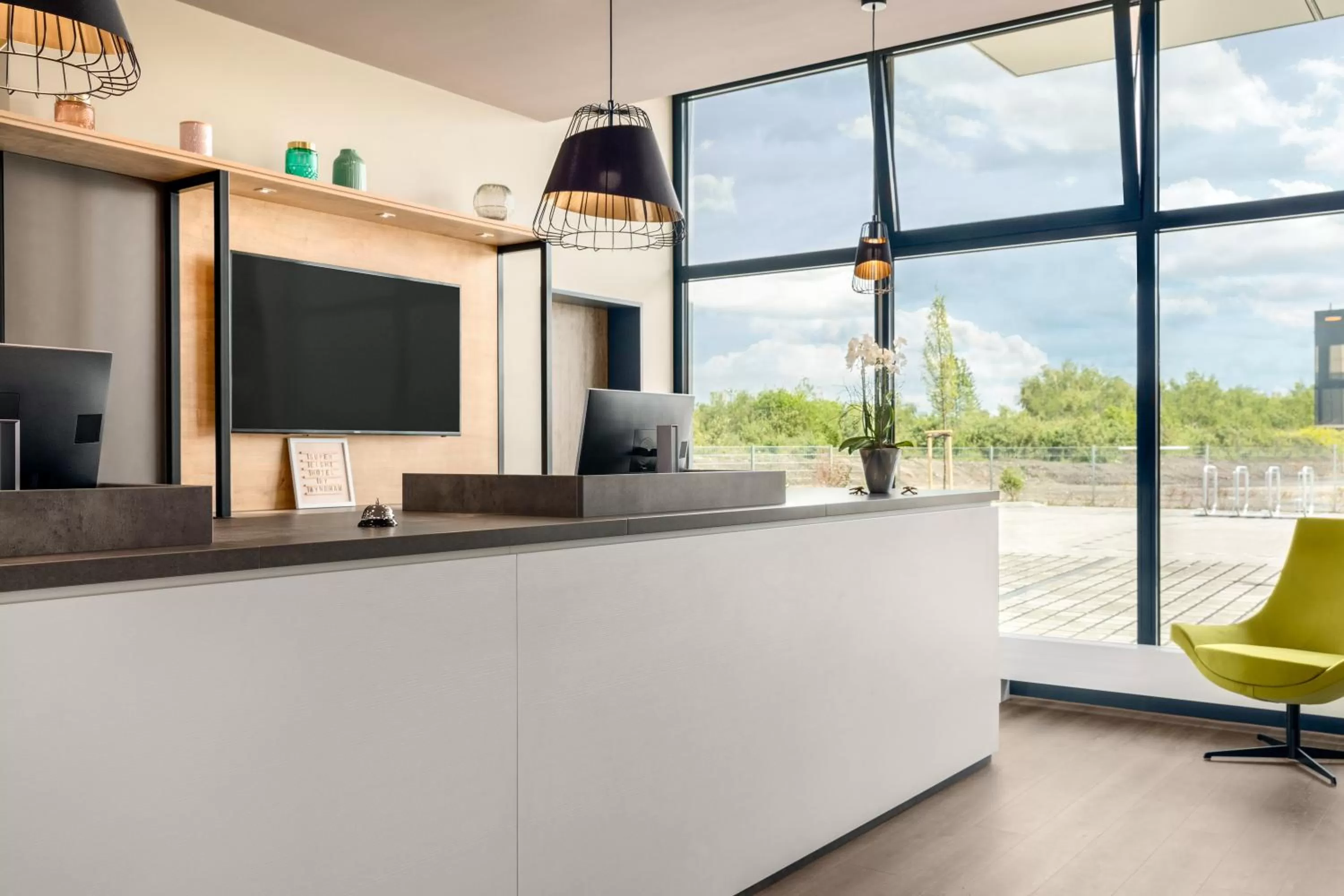 Lobby or reception in Super 8 by Wyndham Oberhausen am Centro