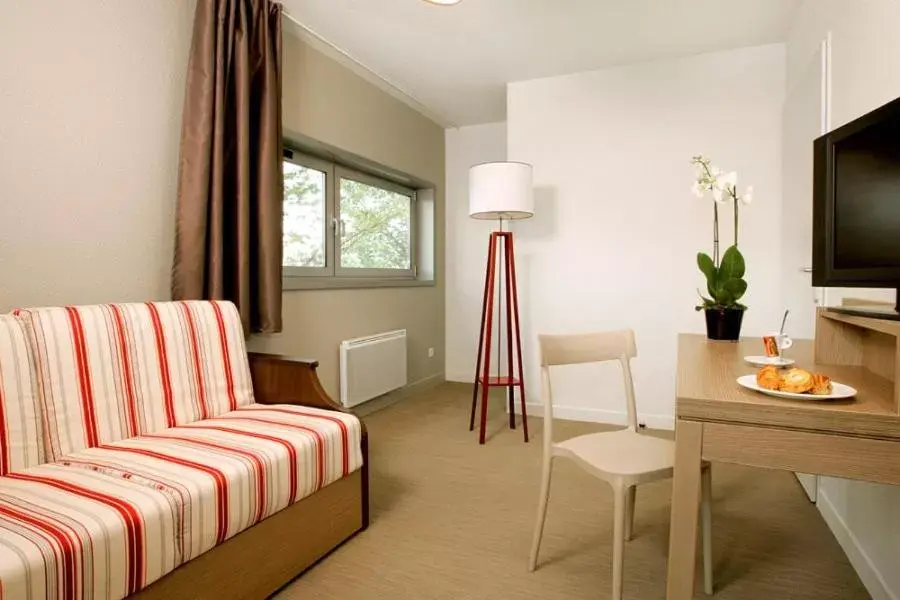 Living room, Seating Area in Terres de France - Appart'Hotel Quimper Bretagne