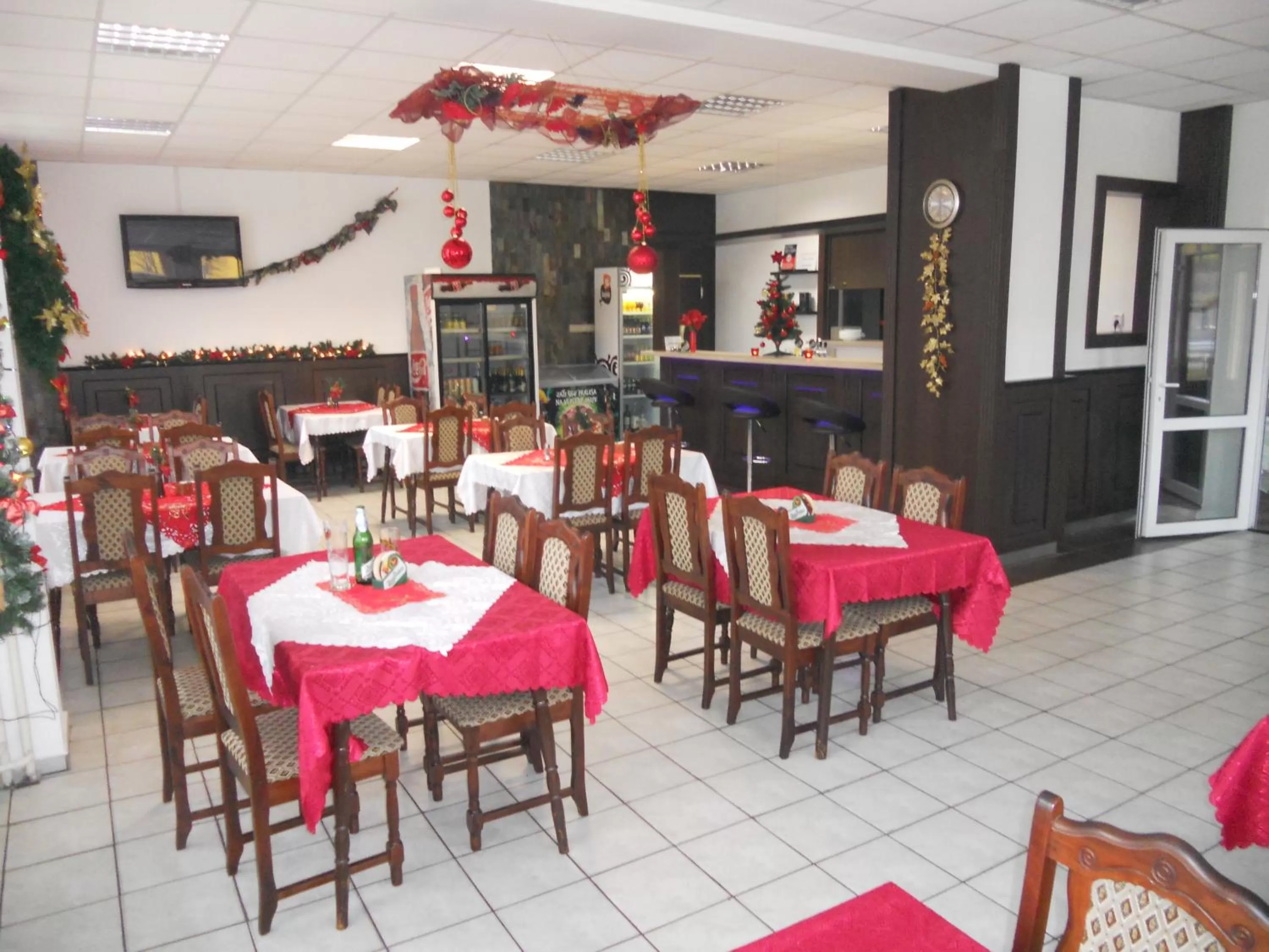 Restaurant/places to eat in Motel Madona