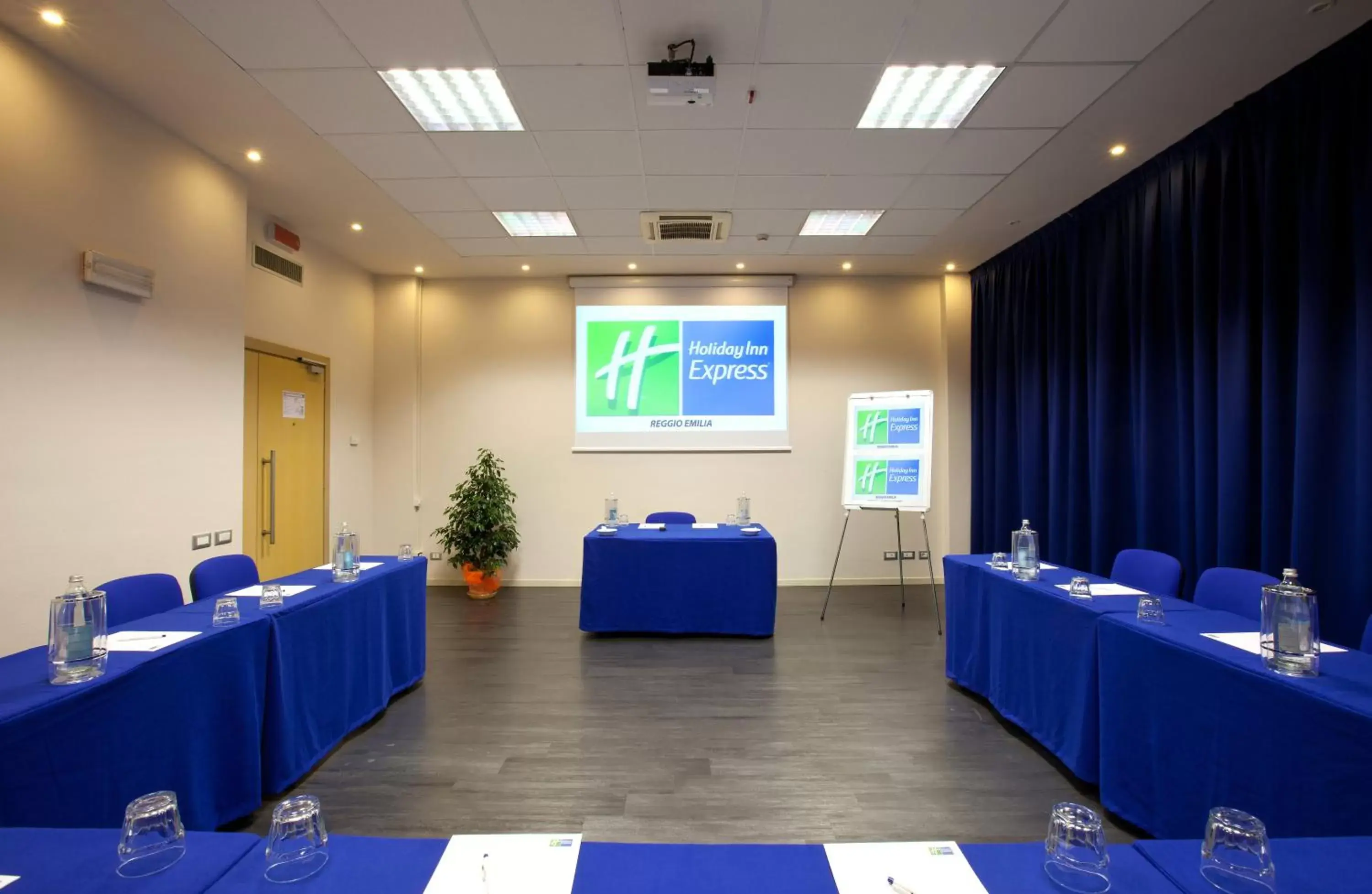 Meeting/conference room, Business Area/Conference Room in Holiday Inn Express Reggio Emilia, an IHG Hotel