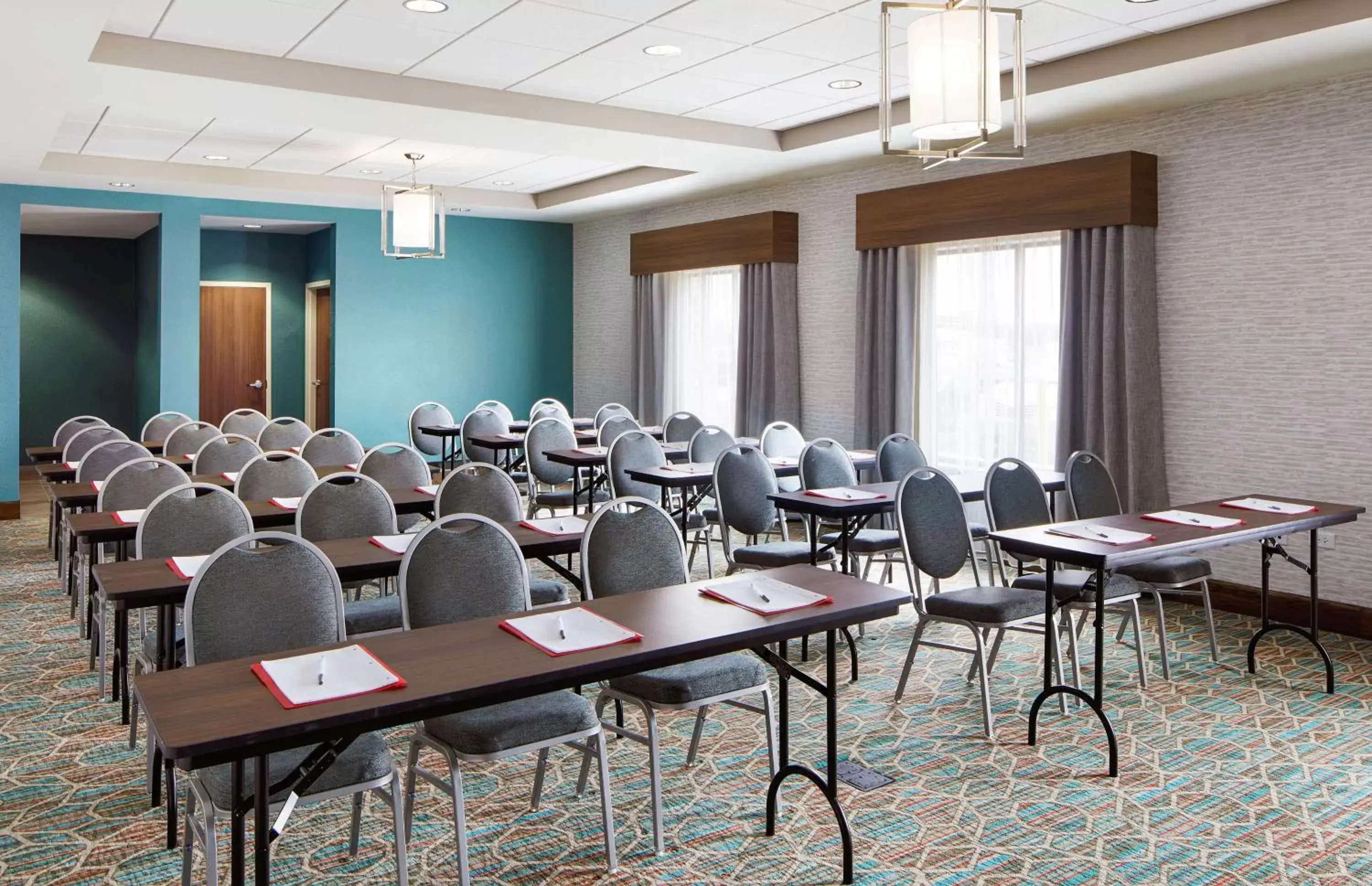 Meeting/conference room in Hampton Inn & Suites Chicago/Waukegan