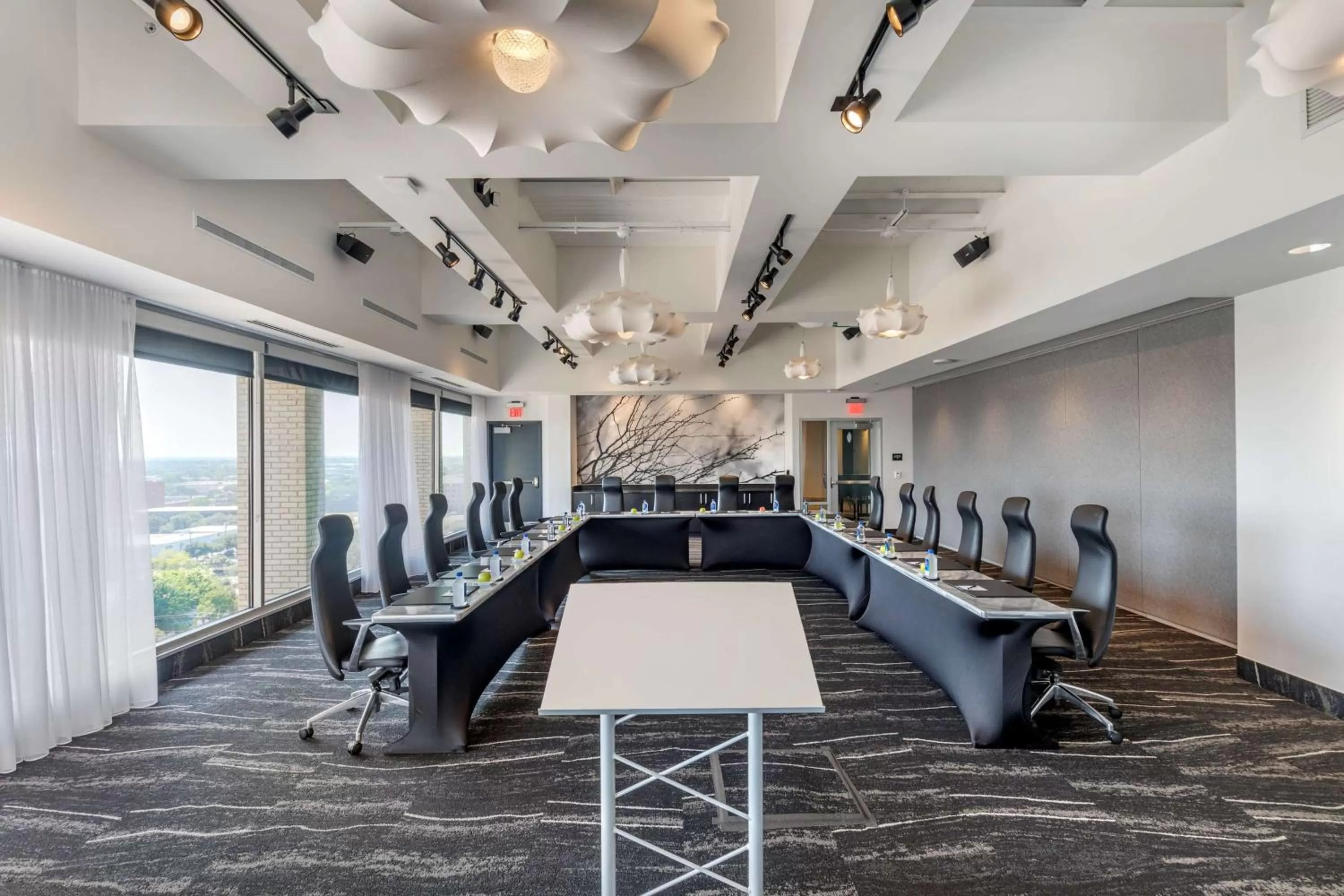Meeting/conference room in Lorenzo Hotel Dallas, Tapestry Collection by Hilton