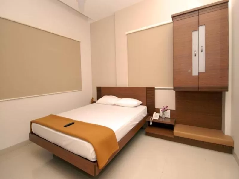 Bed in Sai Palace Budget Hotel