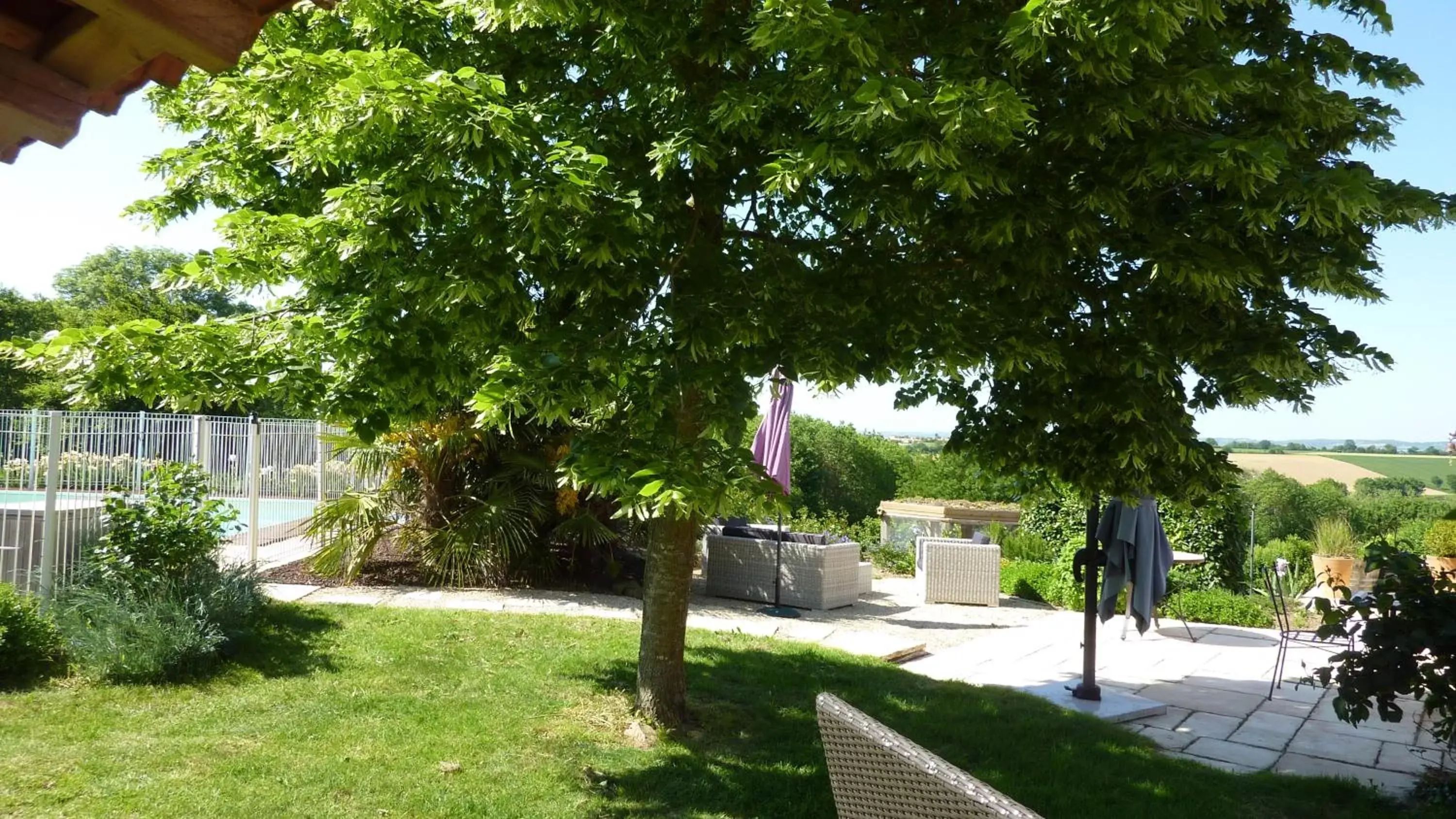 Patio, Garden in La Boisnière