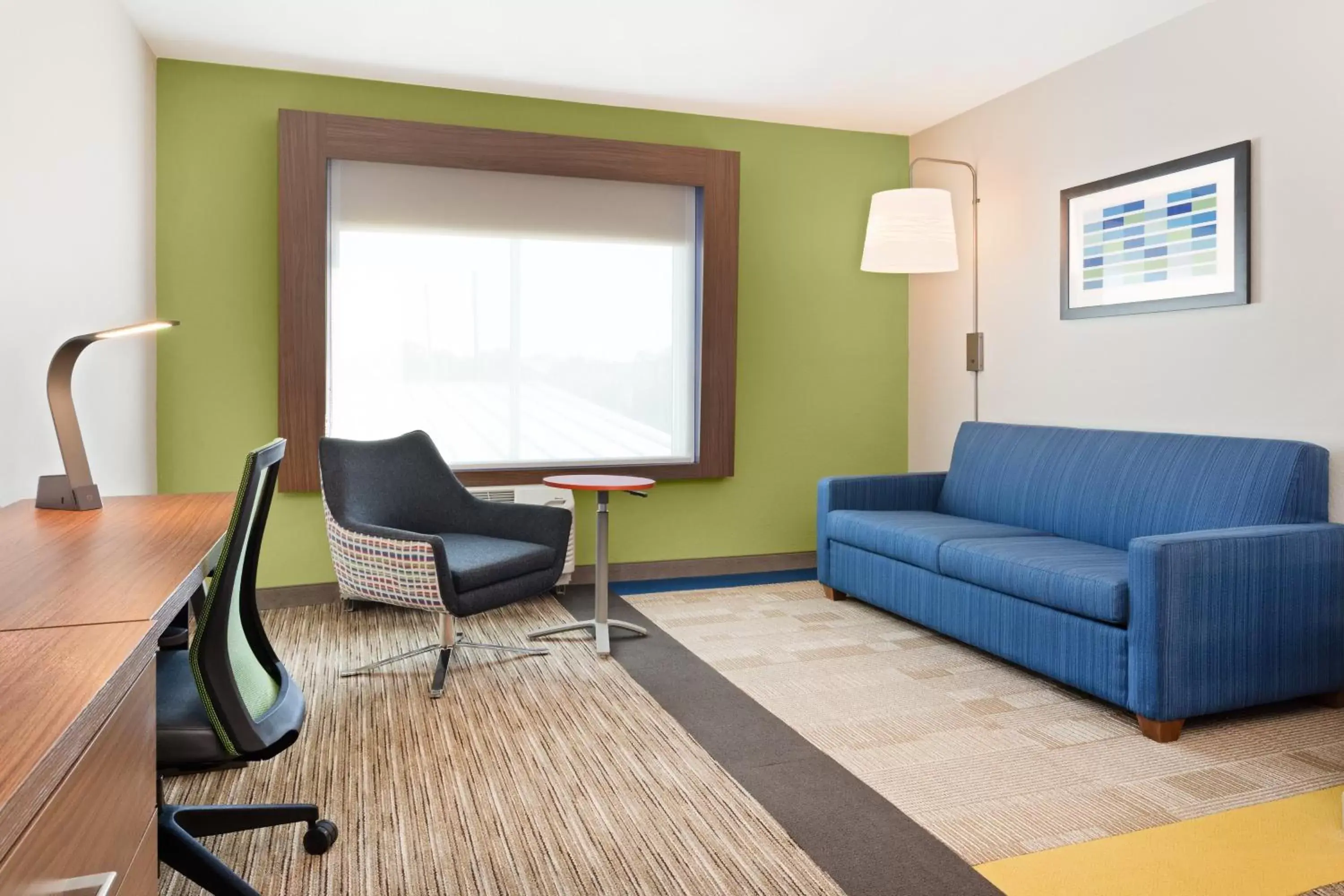 Photo of the whole room, Seating Area in Holiday Inn Express & Suites Niceville - Eglin Area, an IHG Hotel