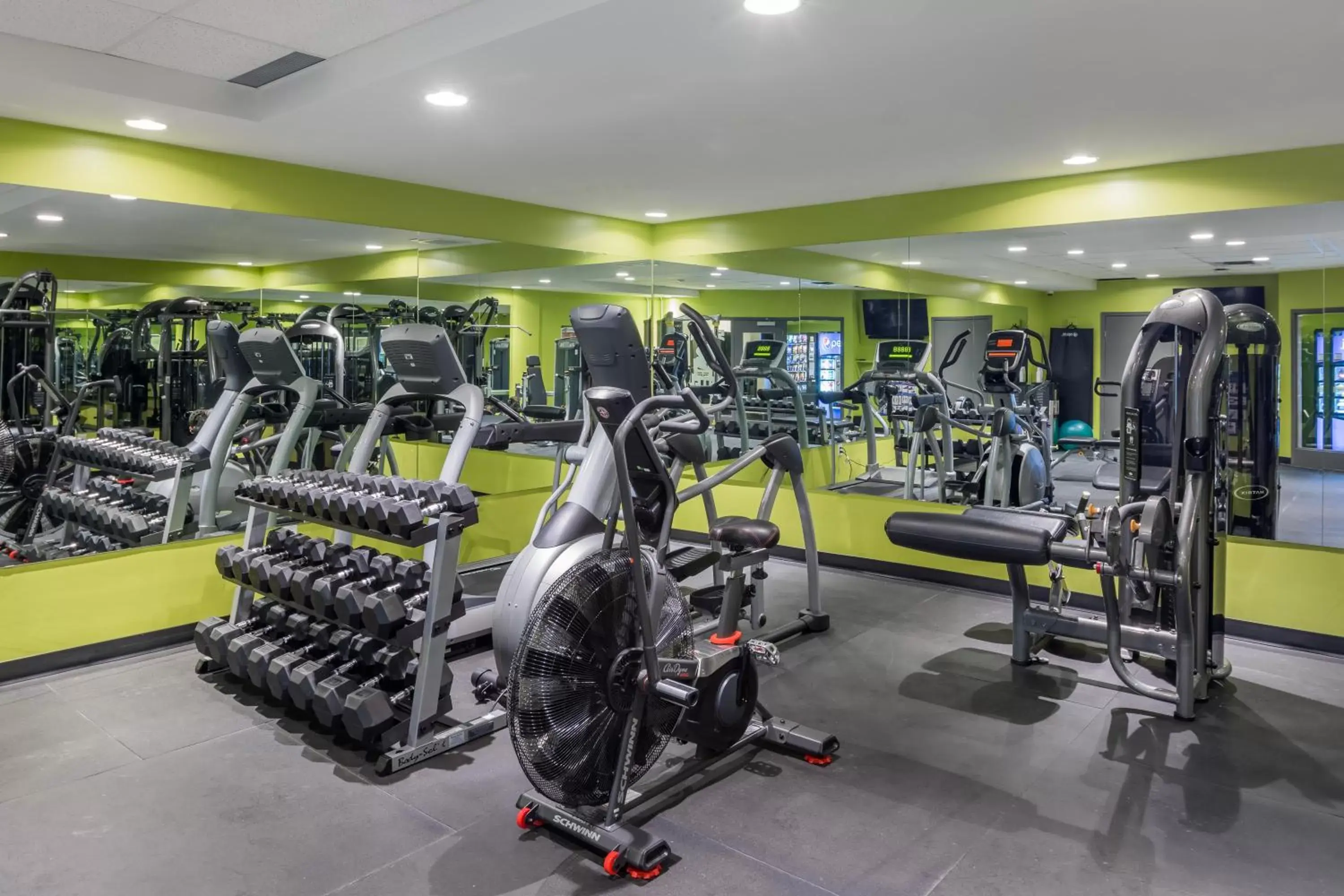 Fitness centre/facilities, Fitness Center/Facilities in Super 8 by Wyndham Winnipeg West