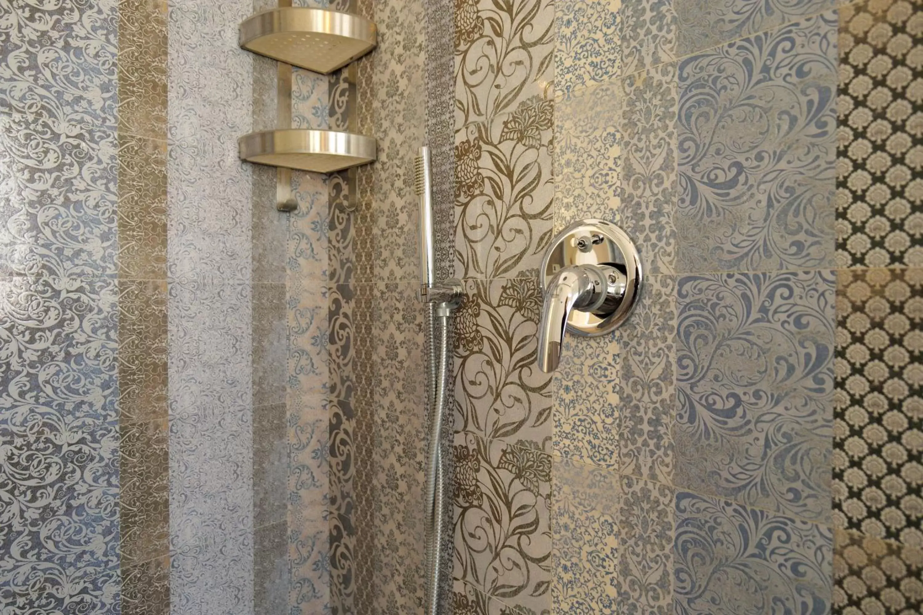 Shower, Bathroom in Relais Vittorio Veneto - Luxotel & Apartotel