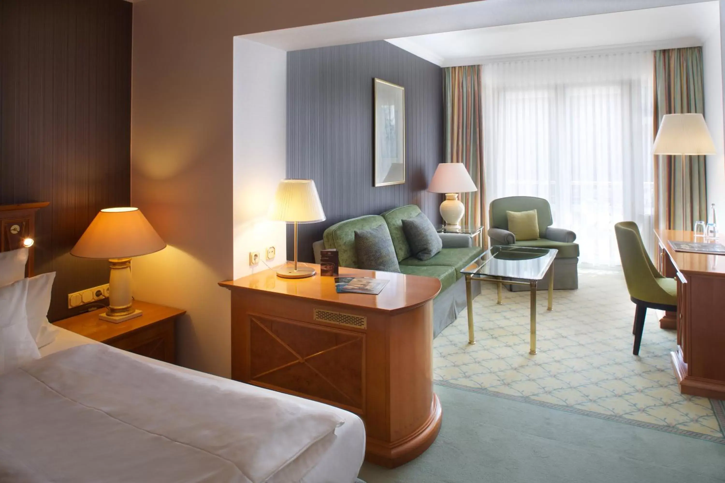 Living room, Seating Area in Steigenberger Hotel Der Sonnenhof