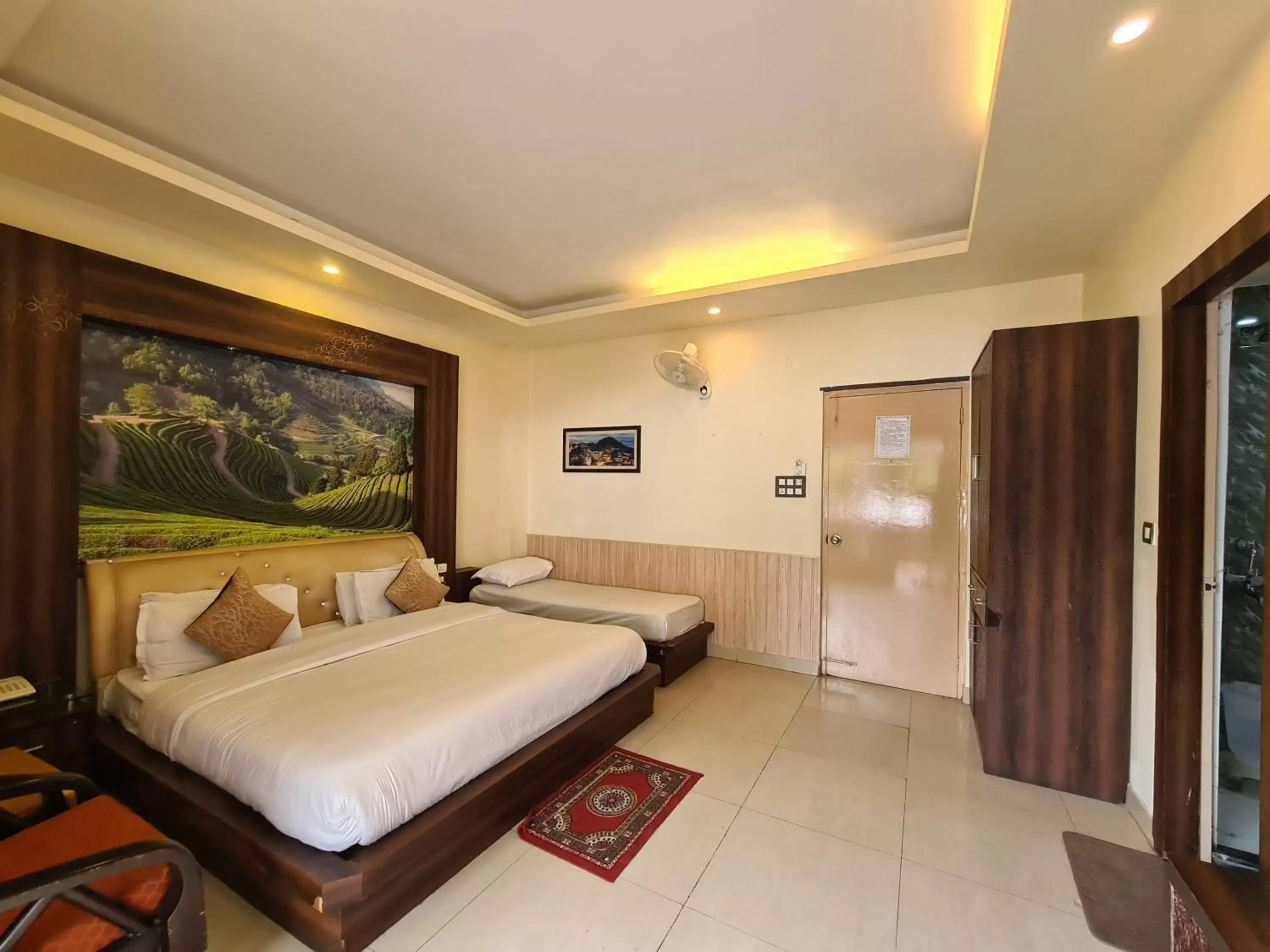 View (from property/room), Bed in Hotel Rajpur Heights