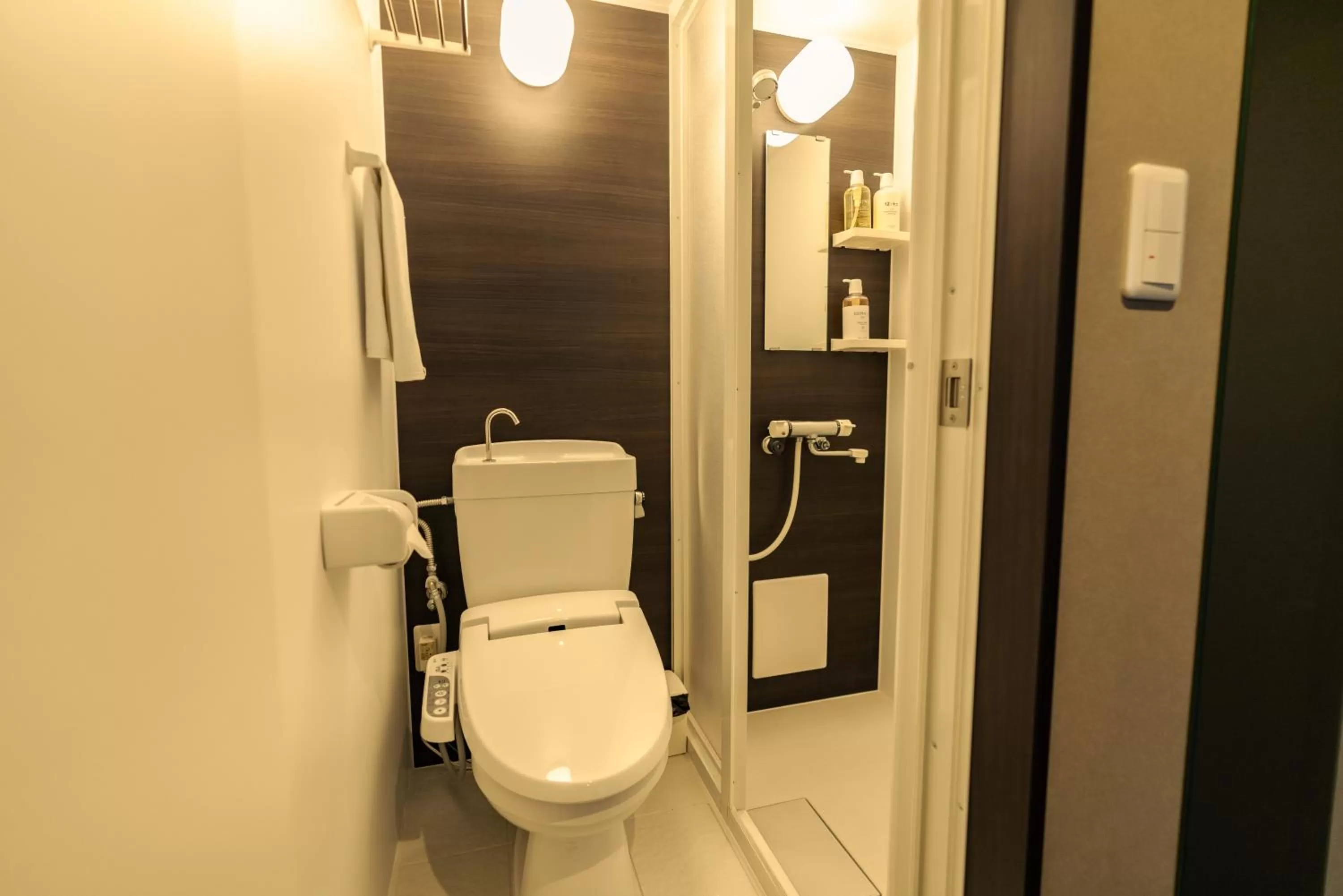 Single Room with Private Bathroom - single occupancy in LINNAS Kanazawa