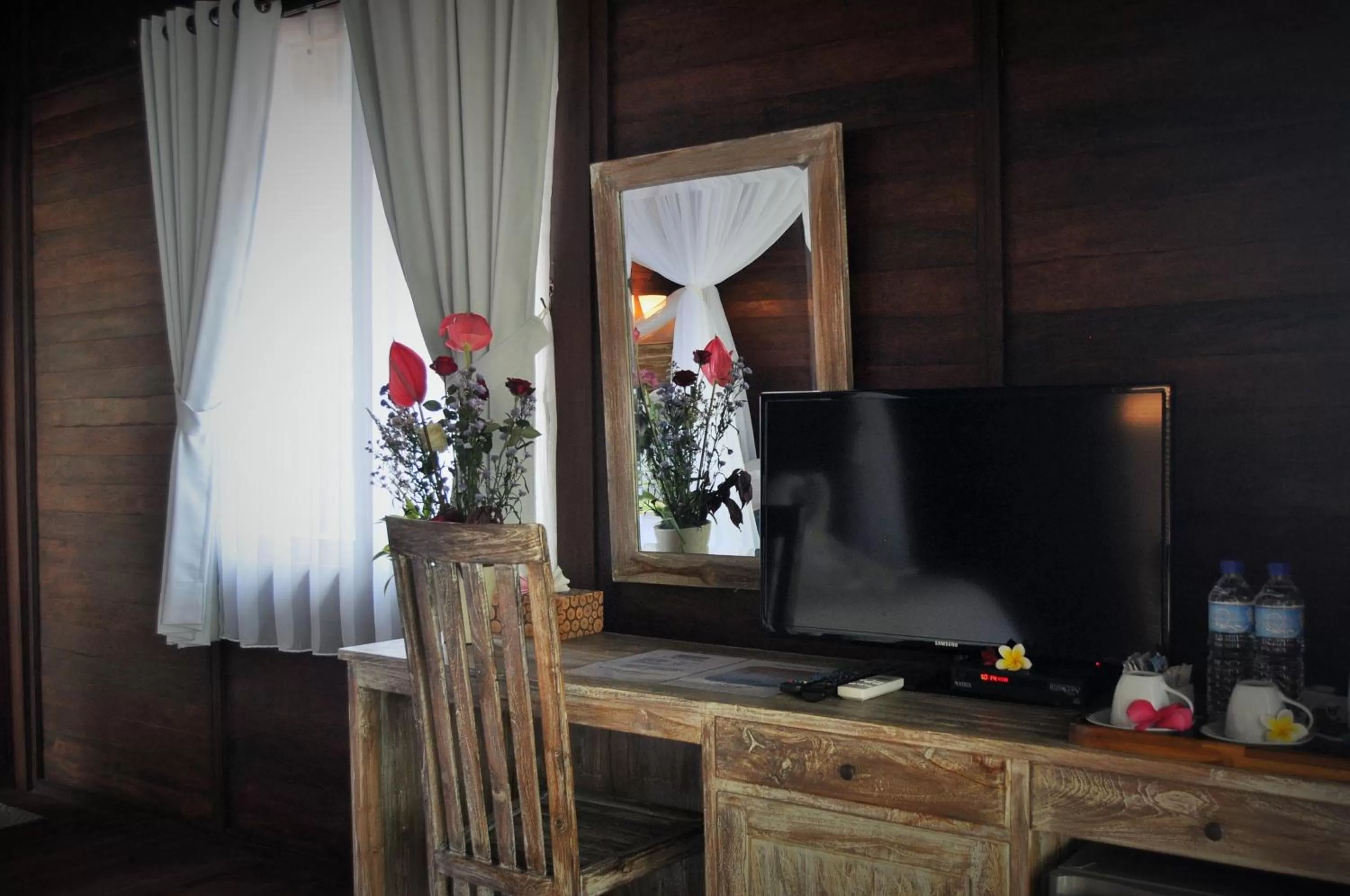 TV and multimedia in Ocean Terrace Suite And Spa Luxury