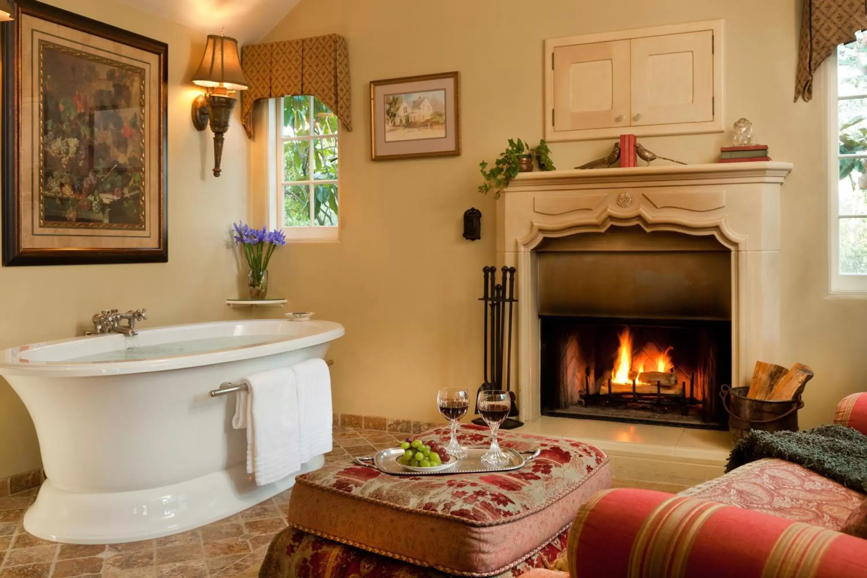 Living room, Bathroom in Old Monterey Inn