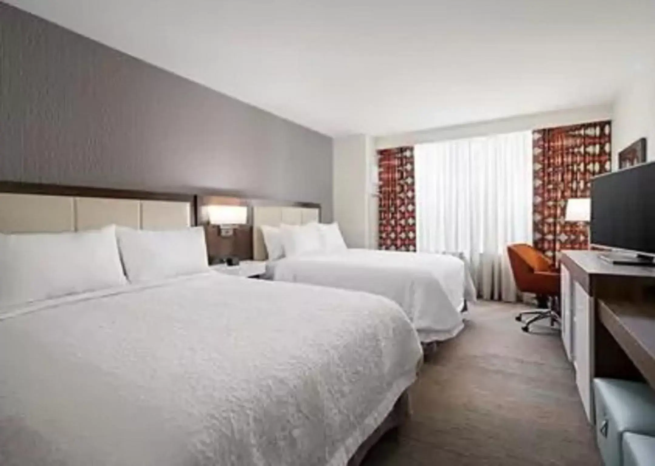 Bed in Hampton Inn by Hilton Wabash