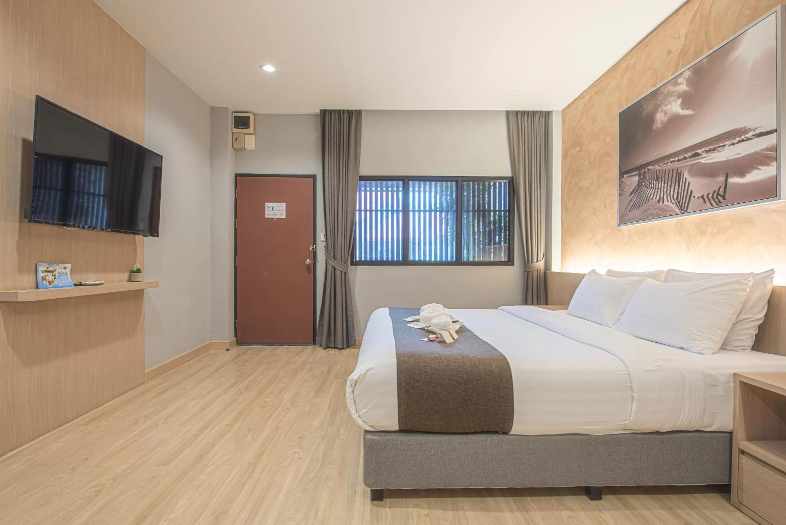 Photo of the whole room, Bed in Tarnsiri Boutique Resort