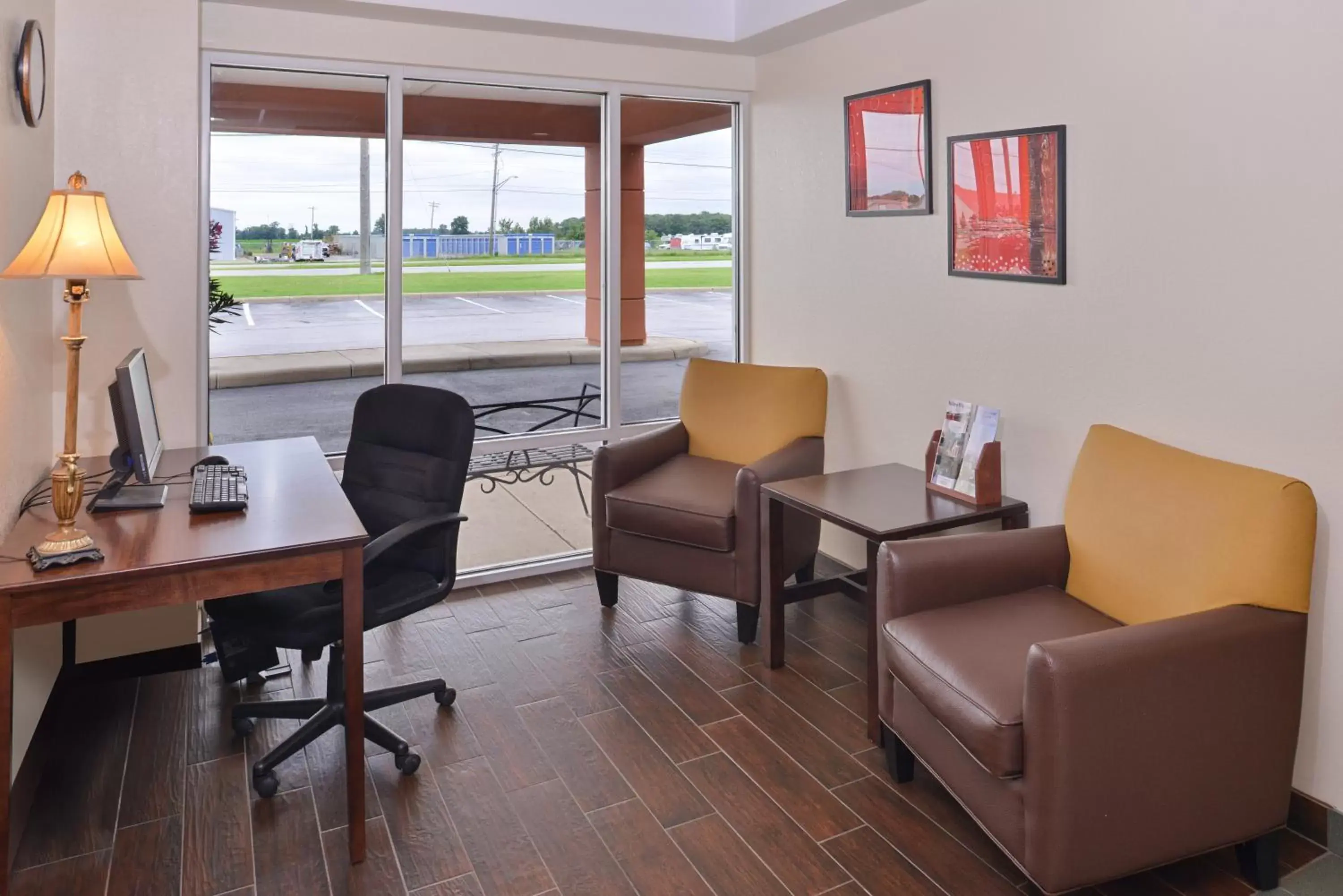 Business facilities, Seating Area in Red Roof Inn Clyde