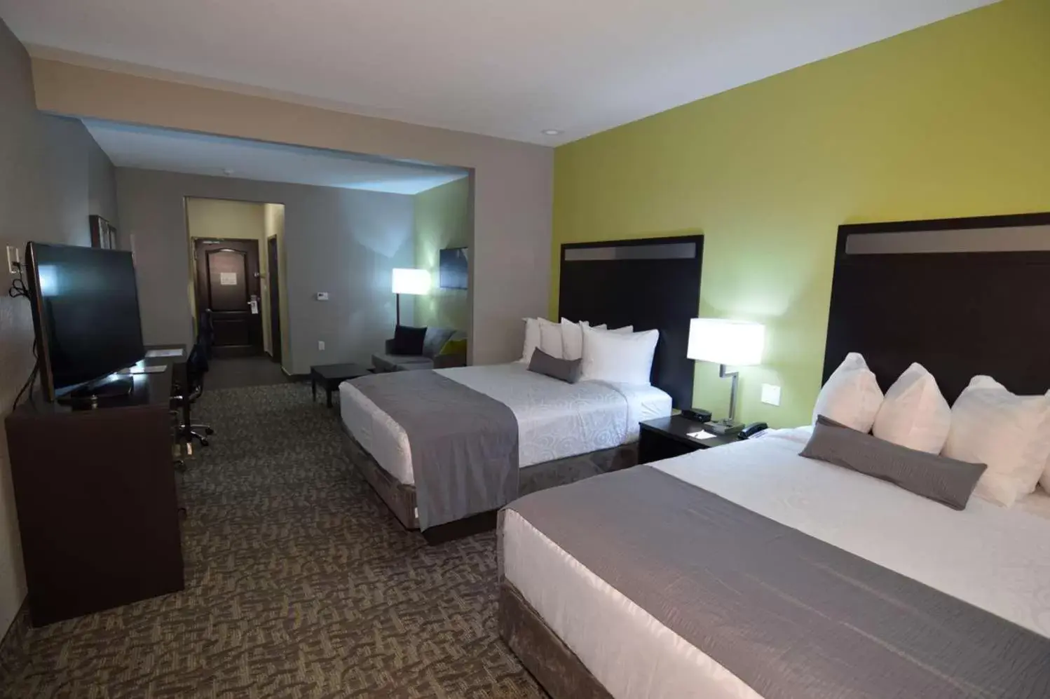 TV and multimedia, Bed in Best Western Plus Bay City Inn & Suites