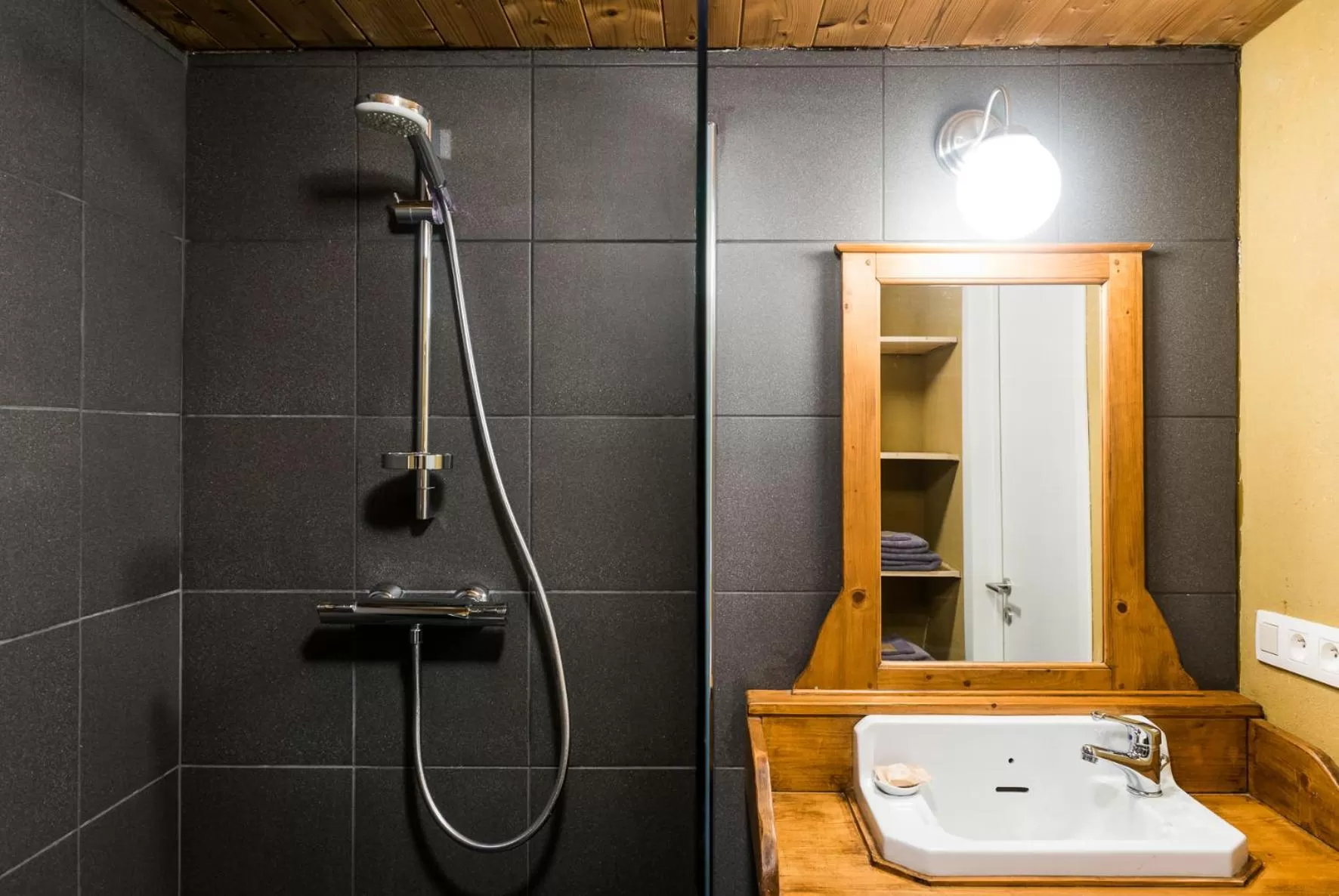 Shower in B&B Art.14