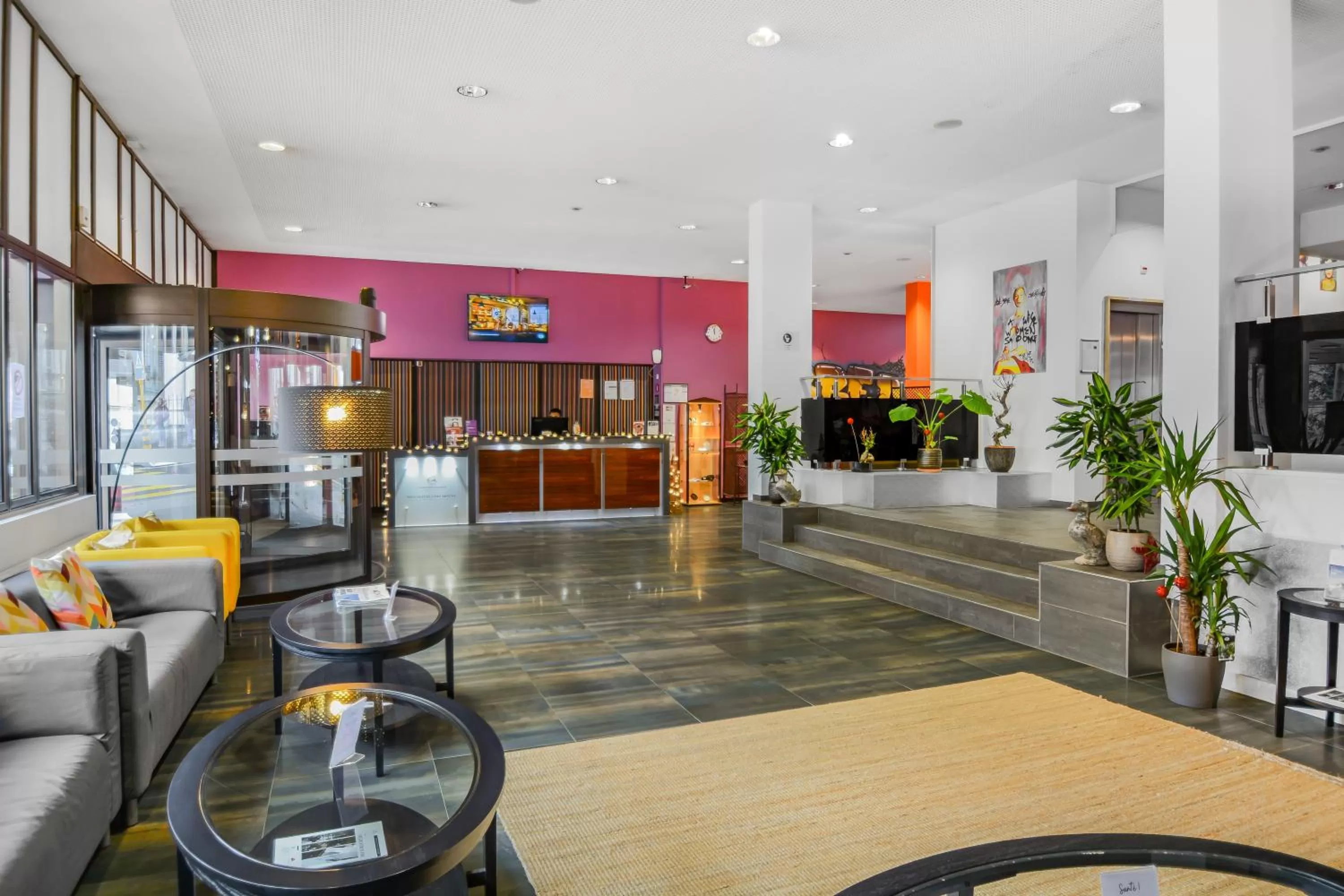 Property building in Neuchâtel City Hôtel