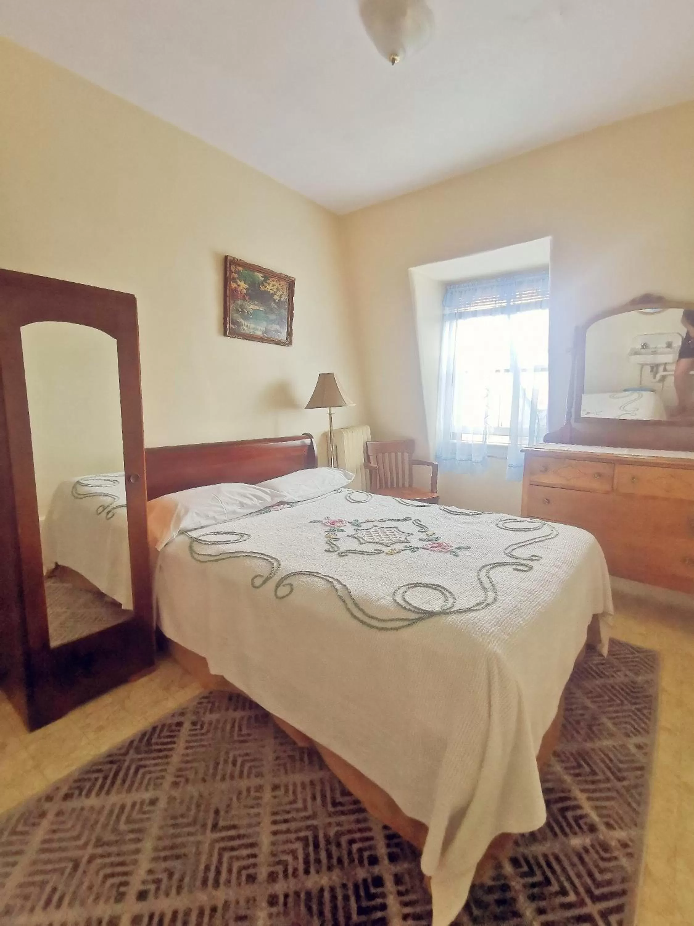 Bedroom, Bed in Royal Hotel