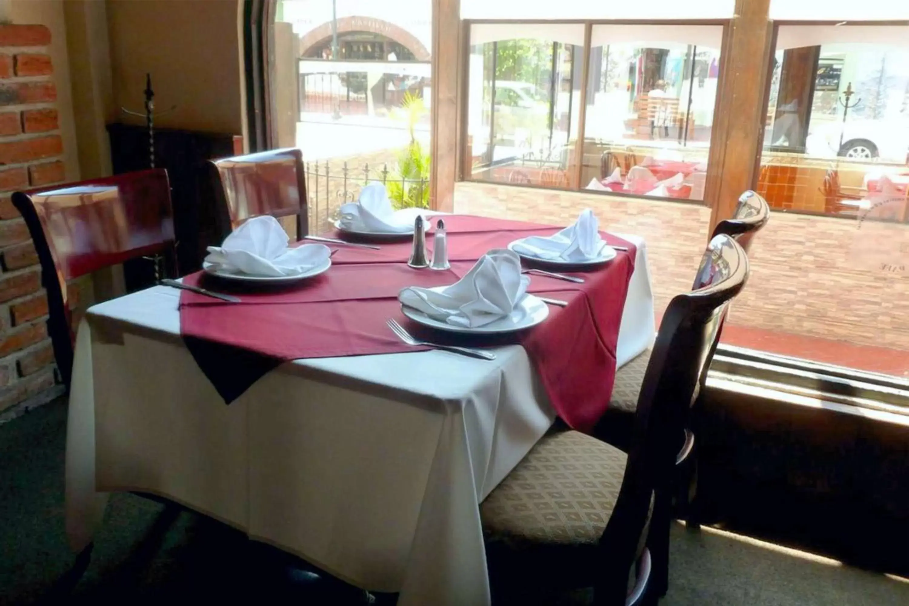 Restaurant/Places to Eat in Best Western El Cid