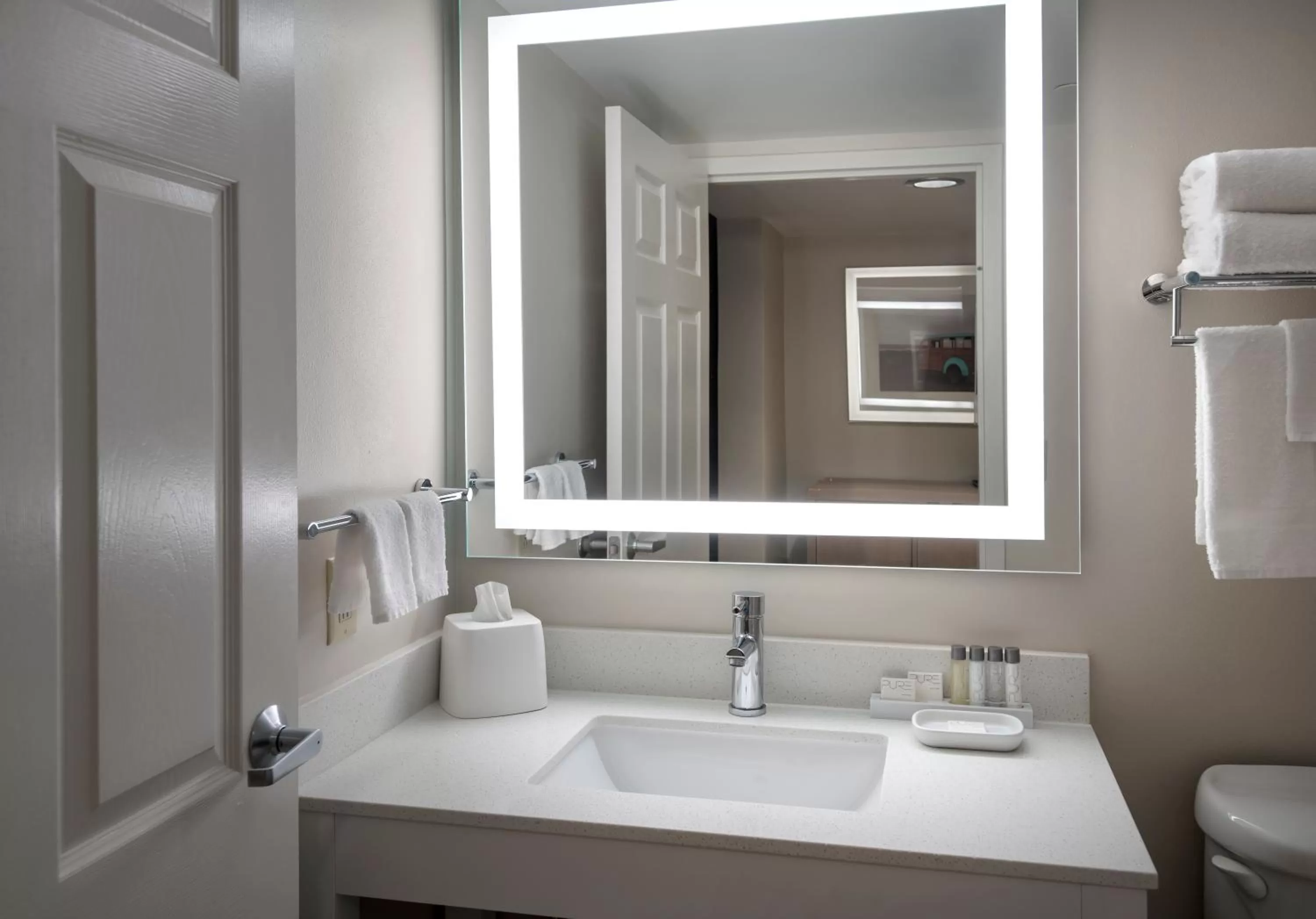 Toilet in Hayes Street Hotel Nashville Downtown