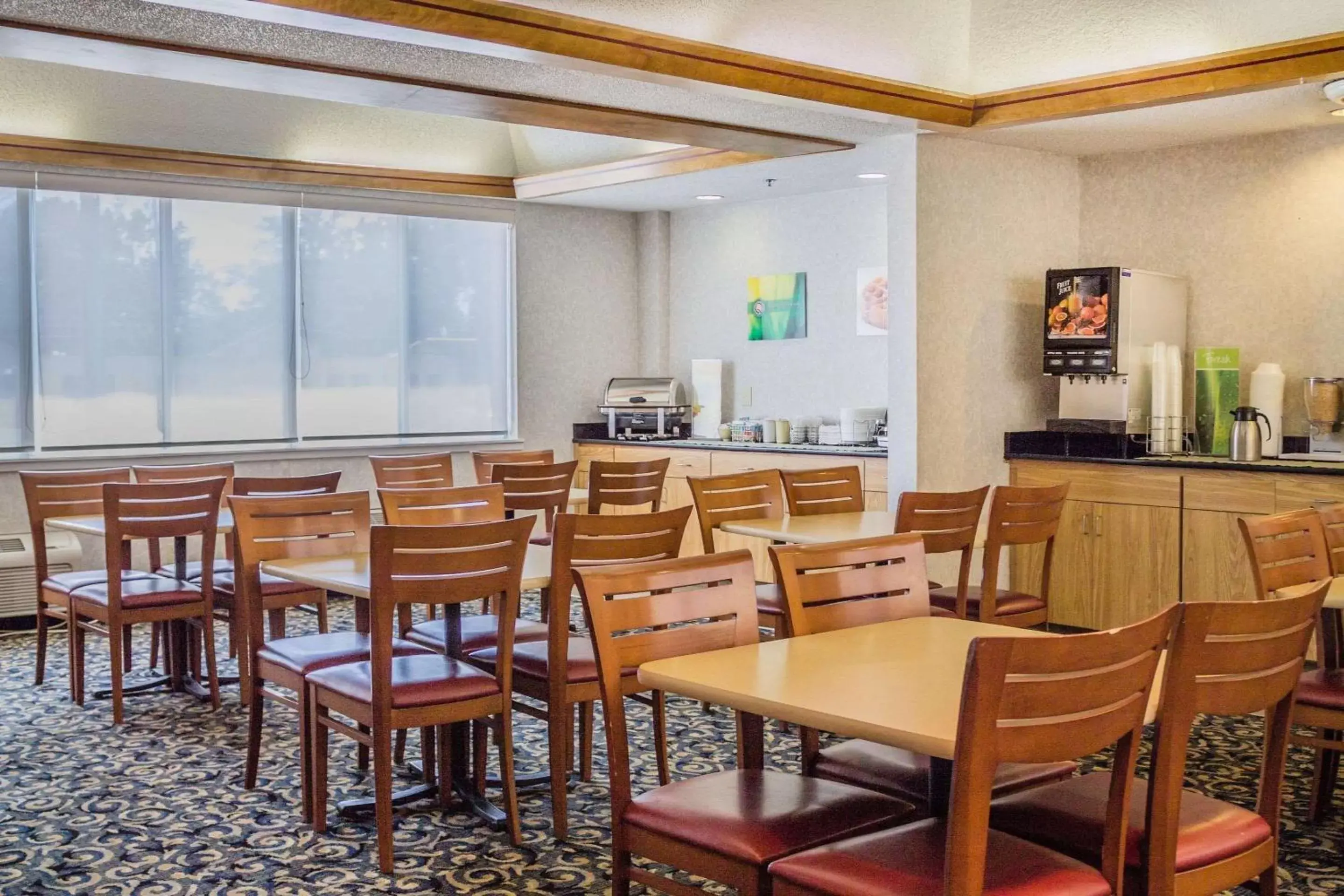 Restaurant/Places to Eat in Quality Inn Port Clinton