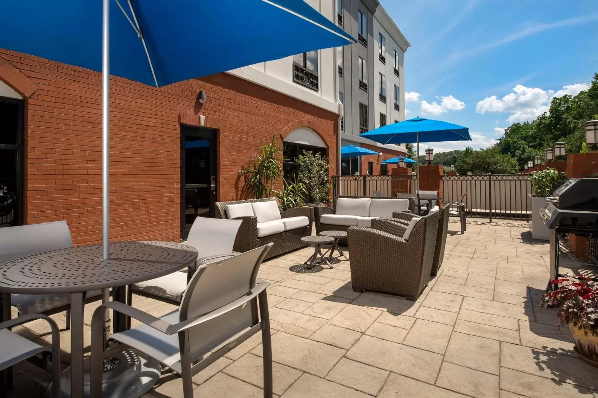 Property building in Holiday Inn Express Hotel & Suites Knoxville-Clinton, an IHG Hotel