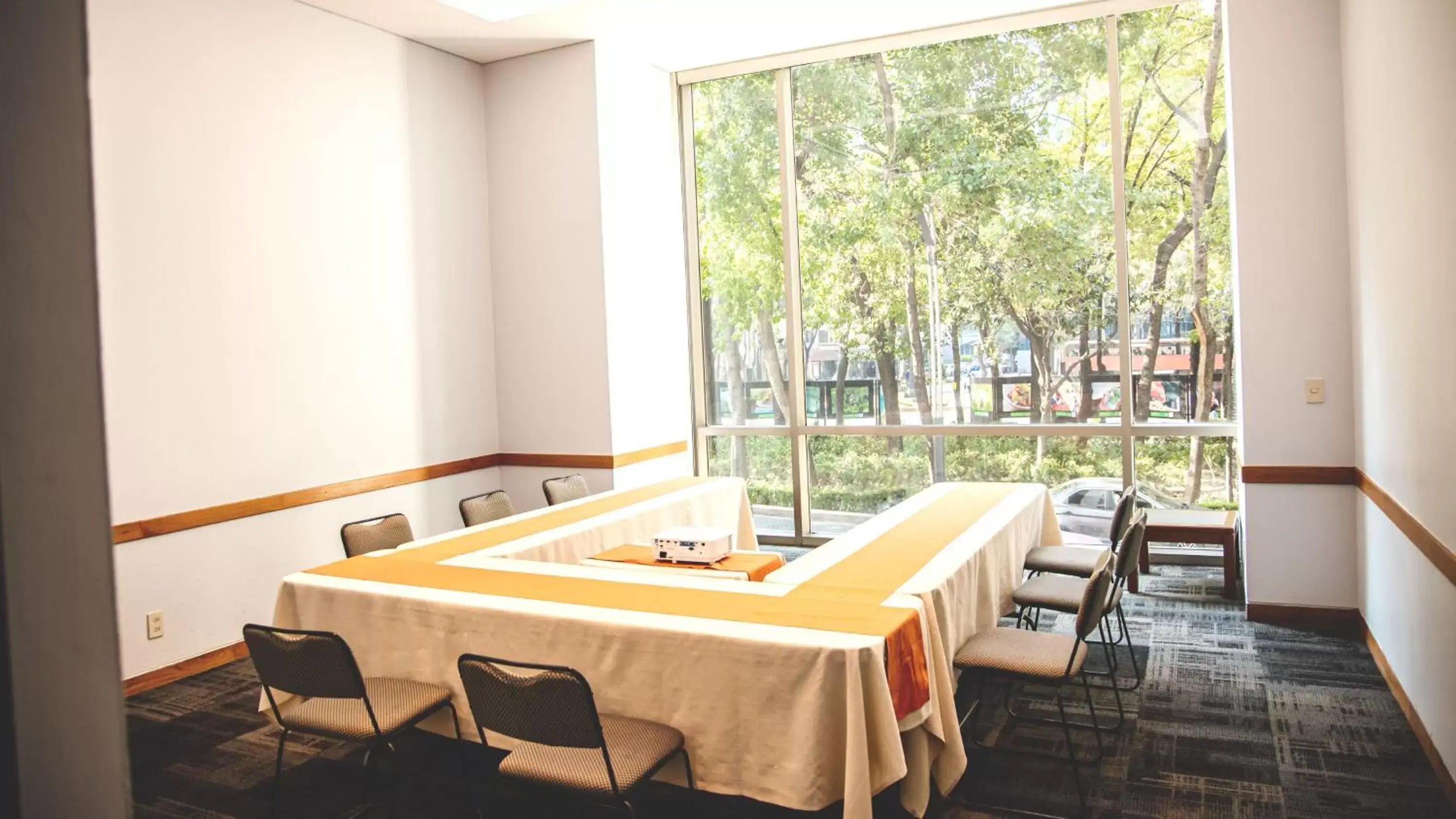 Meeting/conference room, Dining Area in Holiday Inn Express Mexico Reforma, an IHG Hotel