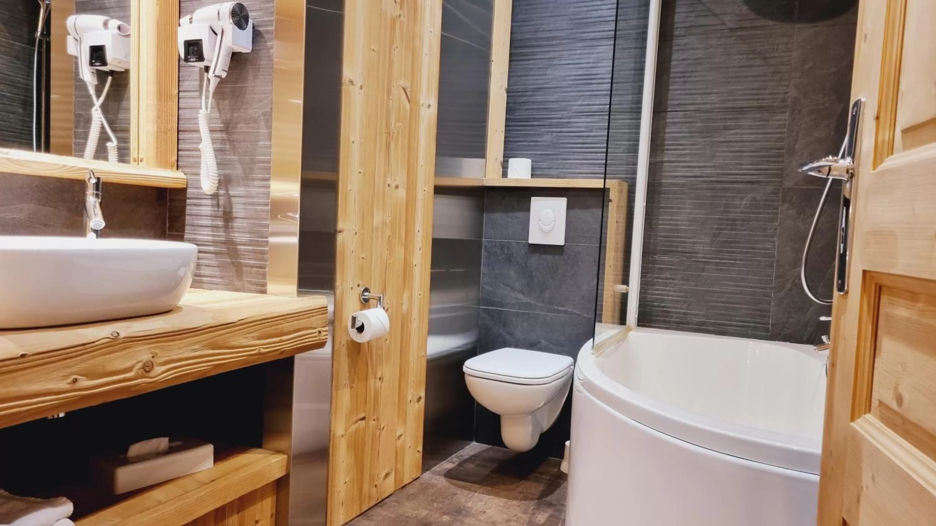 Bathroom in Hôtel Le Sporting