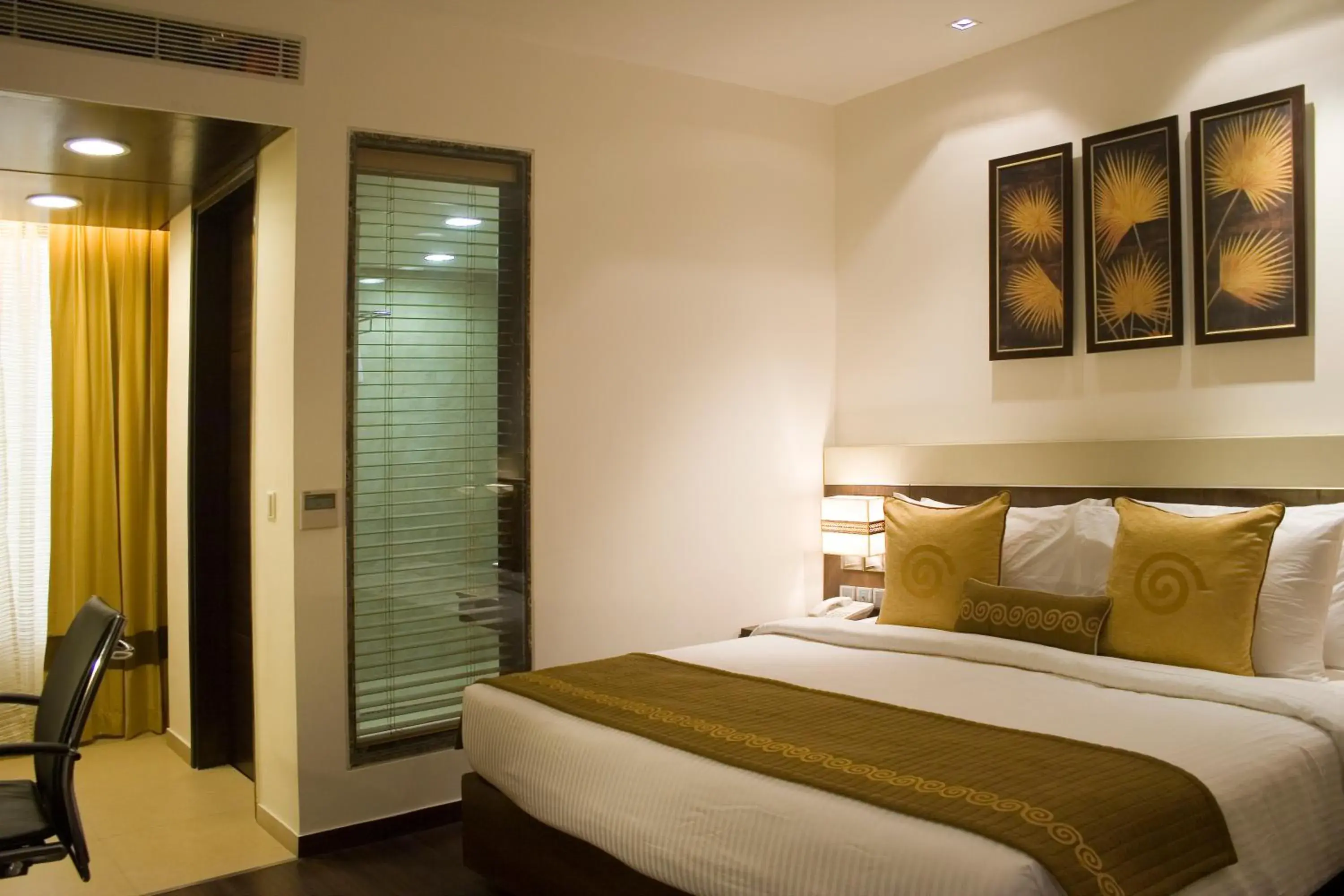 Bed in Shervani Hotel Nehru Place