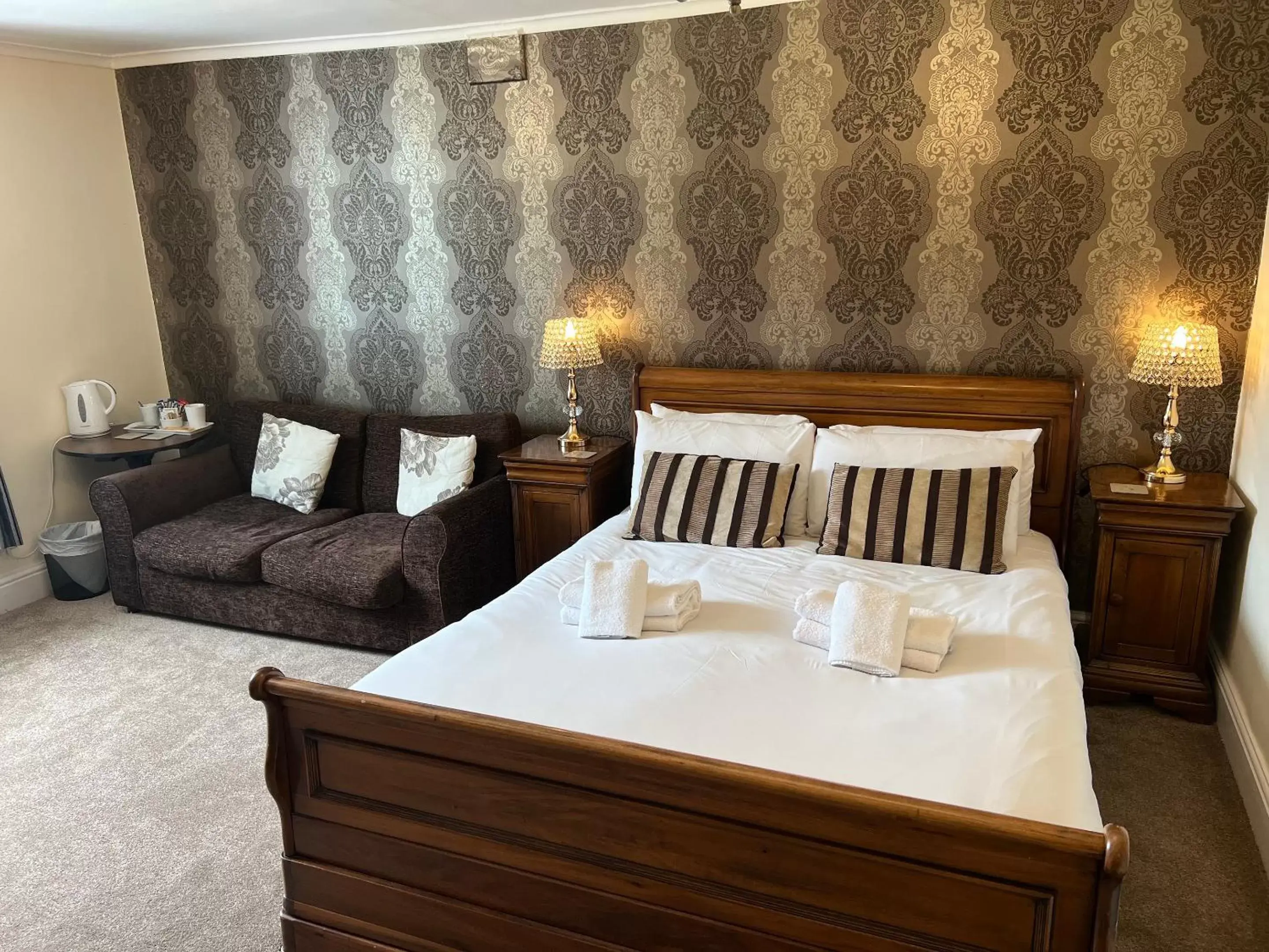 Bed in East Ayton Lodge Hotel