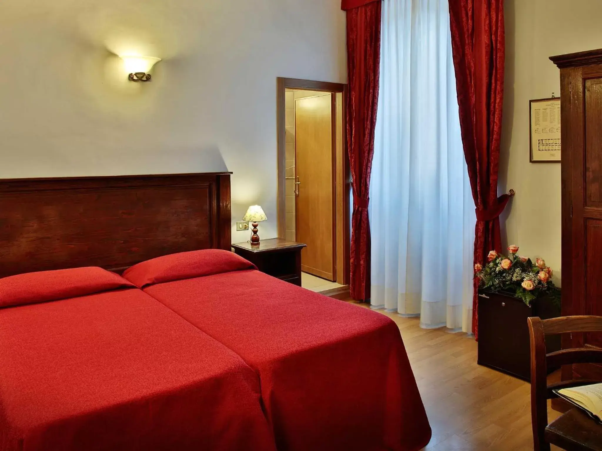 Photo of the whole room, Bed in Hotel Windsor Savoia