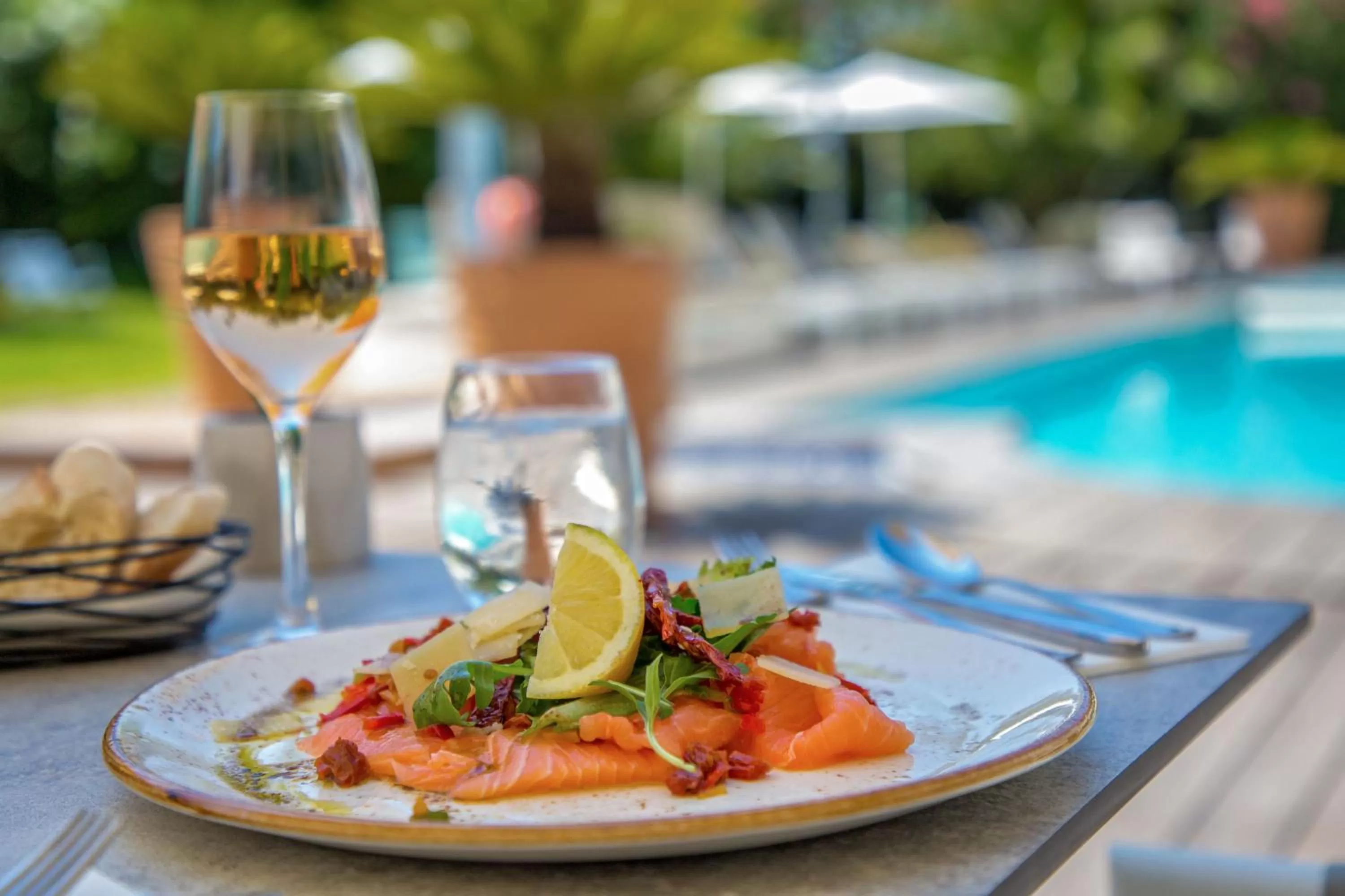 Restaurant/places to eat in Mercure Hyères Centre Côte d'Azur