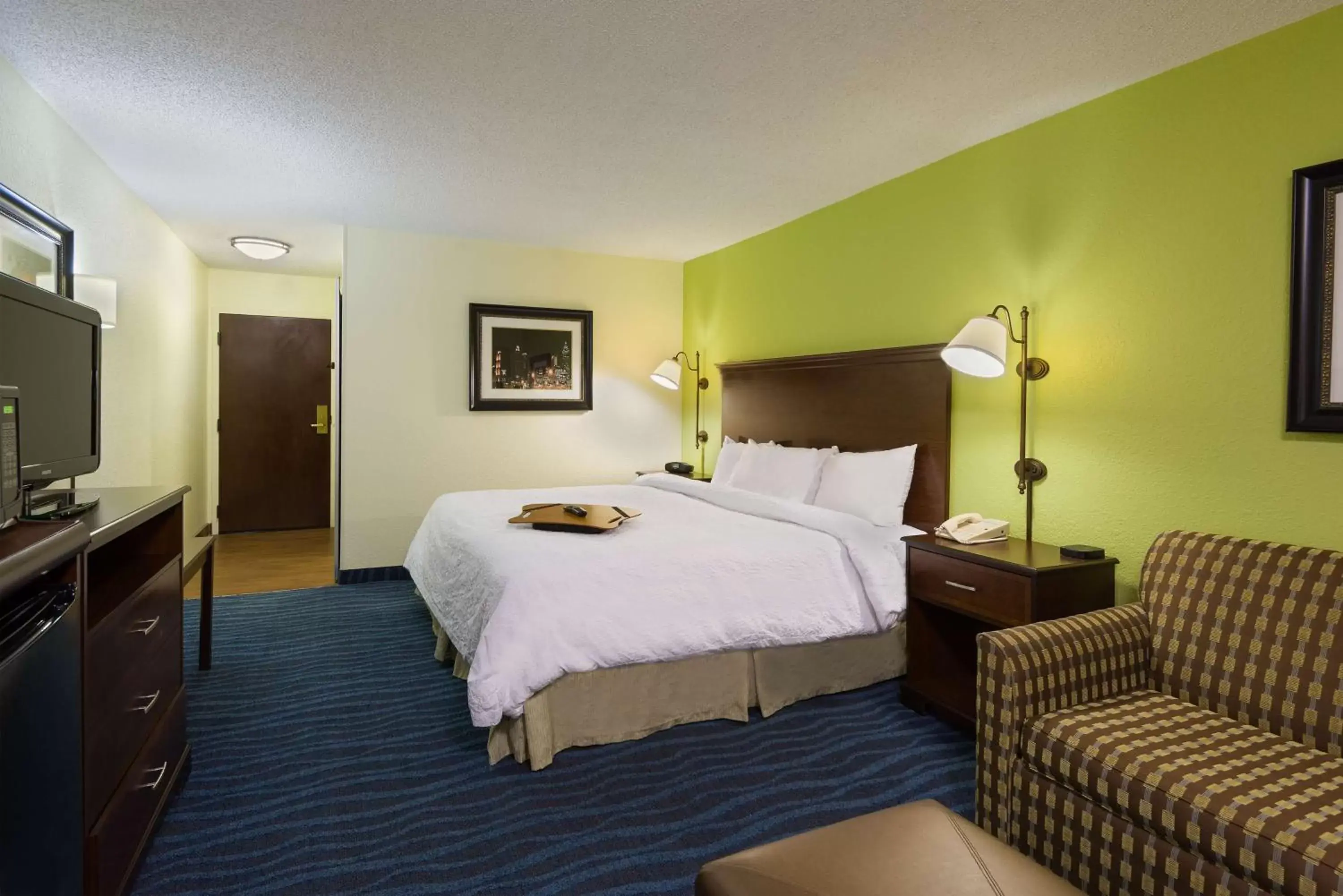 Bedroom, Bed in Hampton Inn Atlanta Perimeter Center