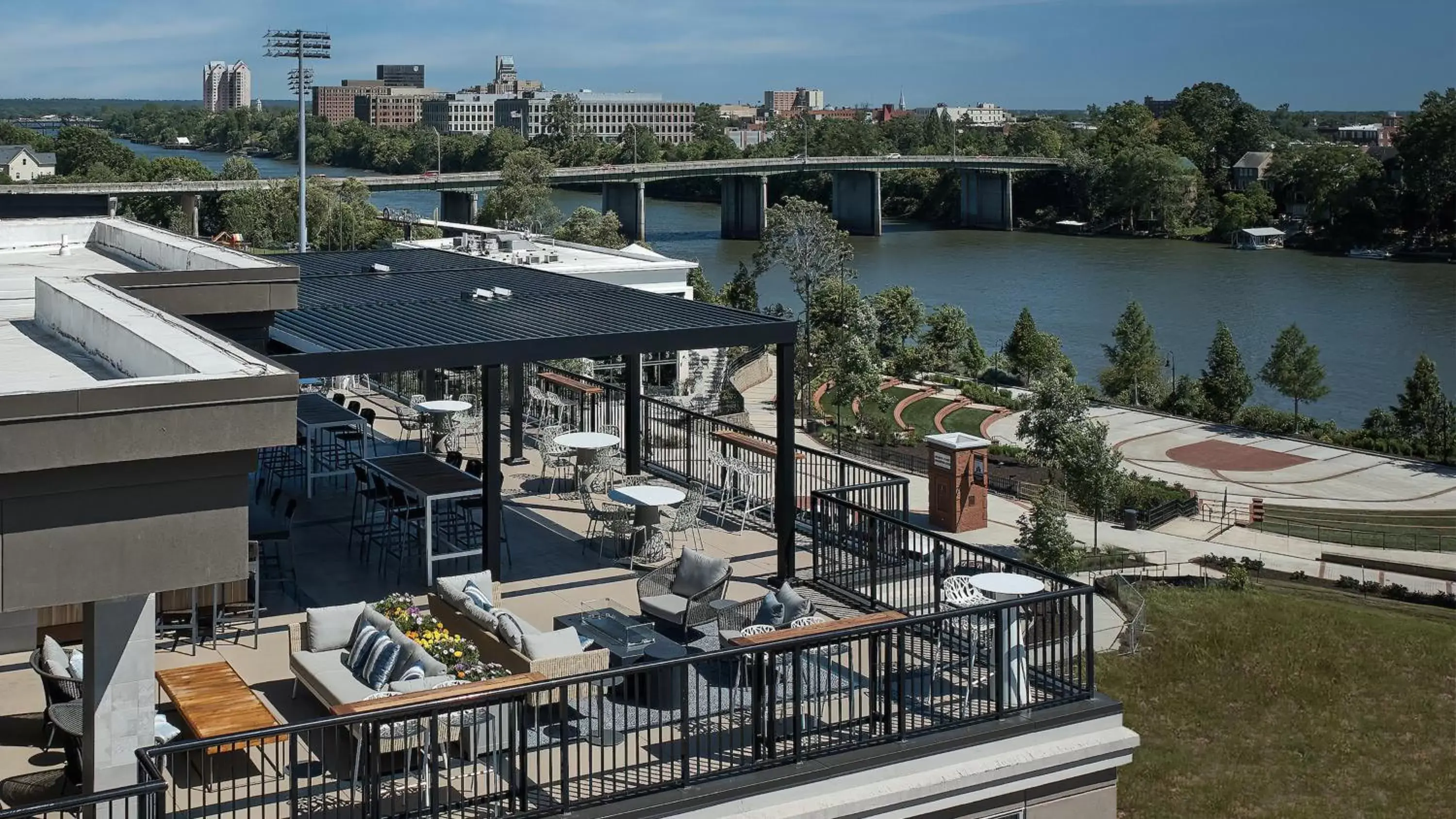 Lounge or bar, Bird's-eye View in Crowne Plaza - North Augusta, an IHG Hotel