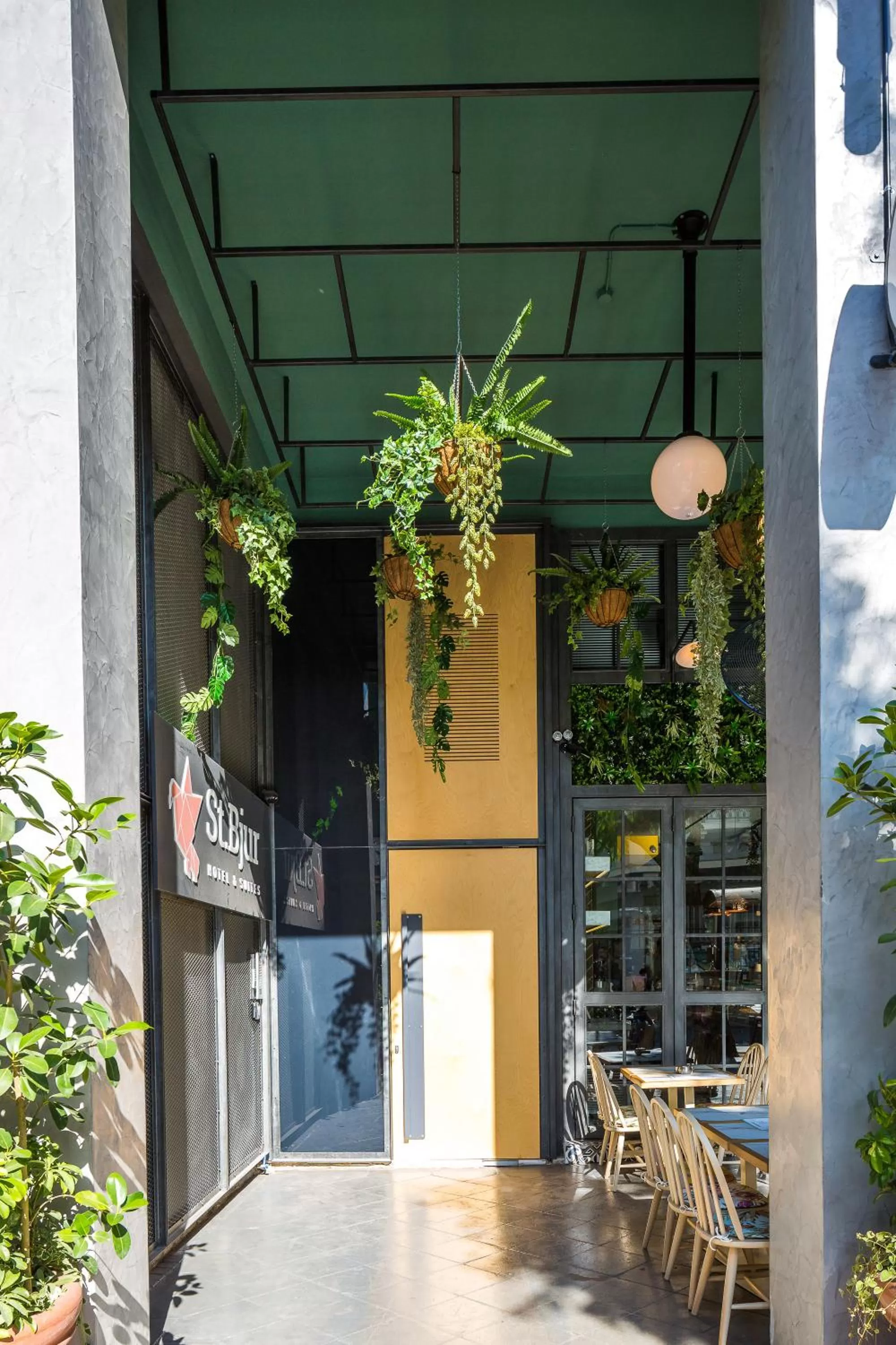 Facade/entrance in St. Bjur Suites