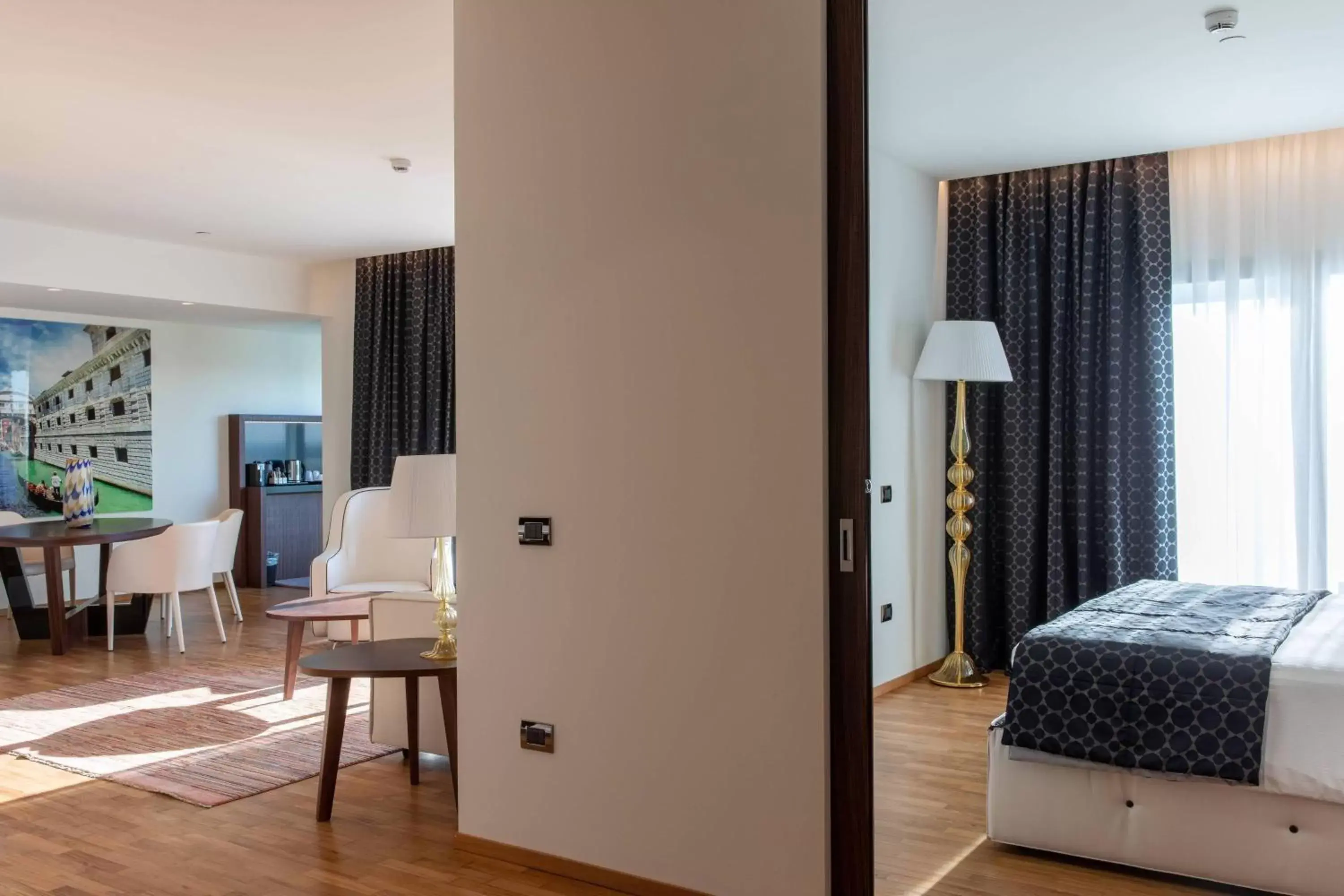 Living room, Bed in Courtyard by Marriott Venice Airport