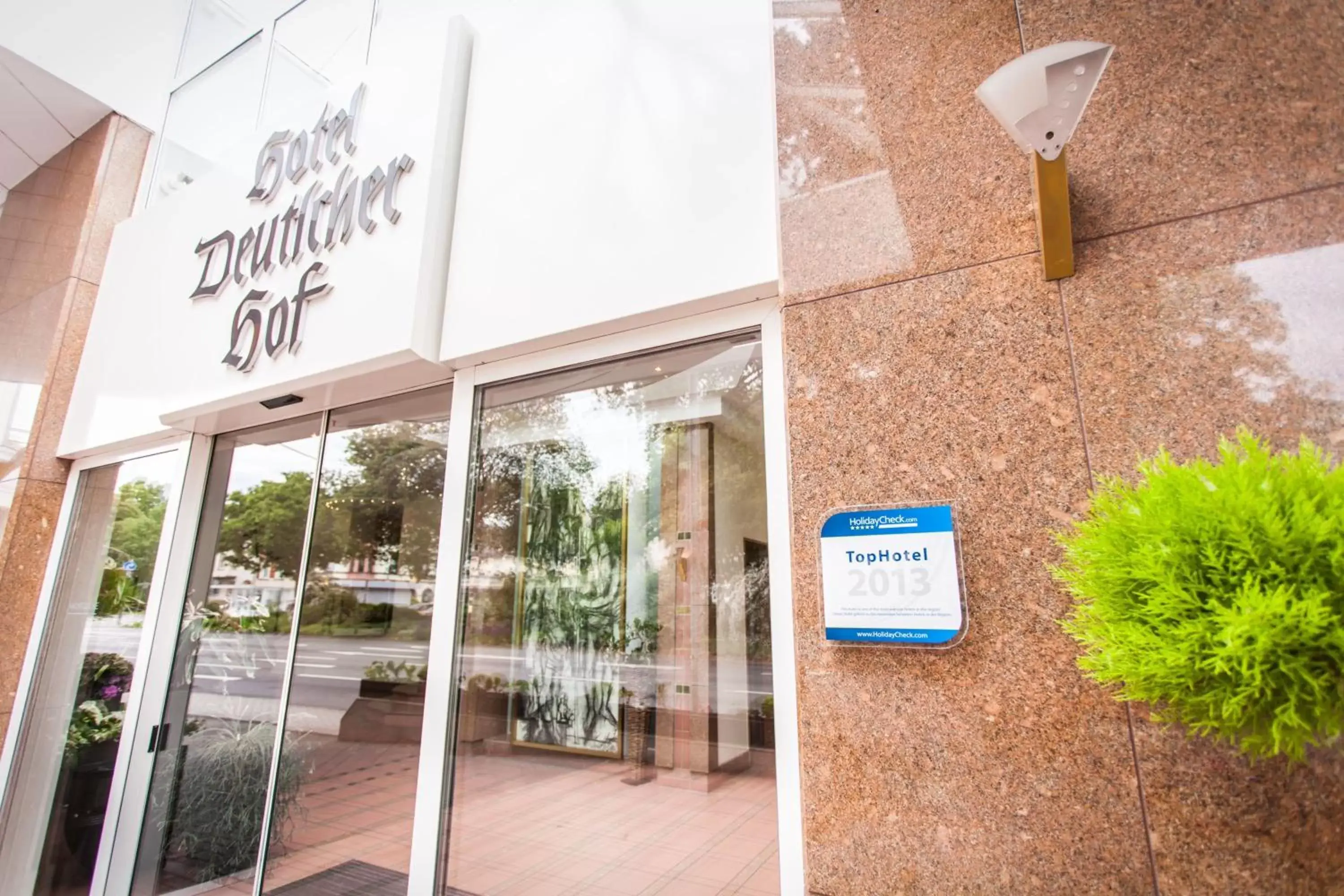 Facade/entrance in Hotel Deutscher Hof Facade/entrance in Hotel Deutscher Hof