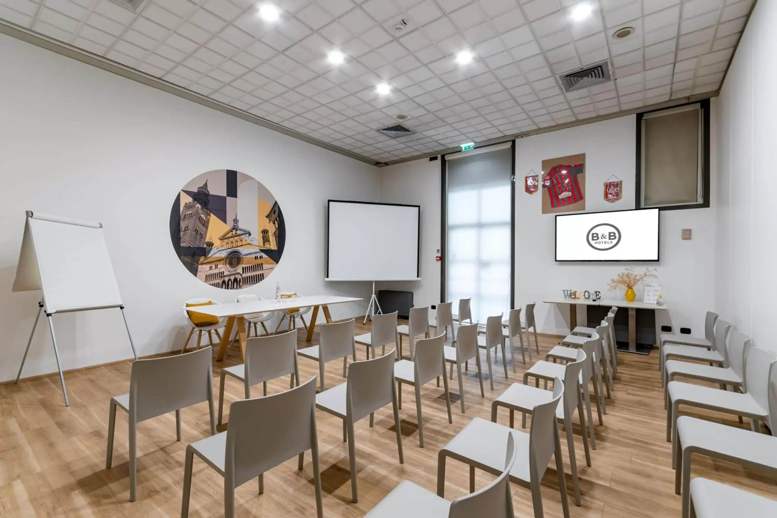 Business facilities in B&B Hotel Cremona