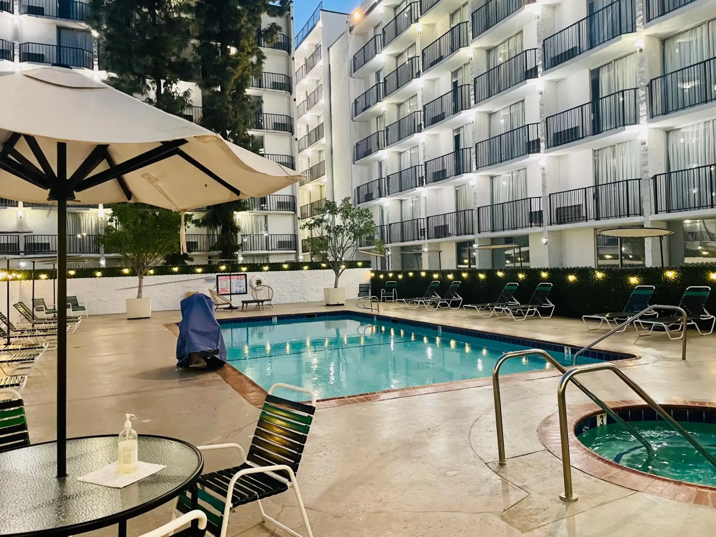 Swimming Pool in Glendale Express Hotel Los Angeles