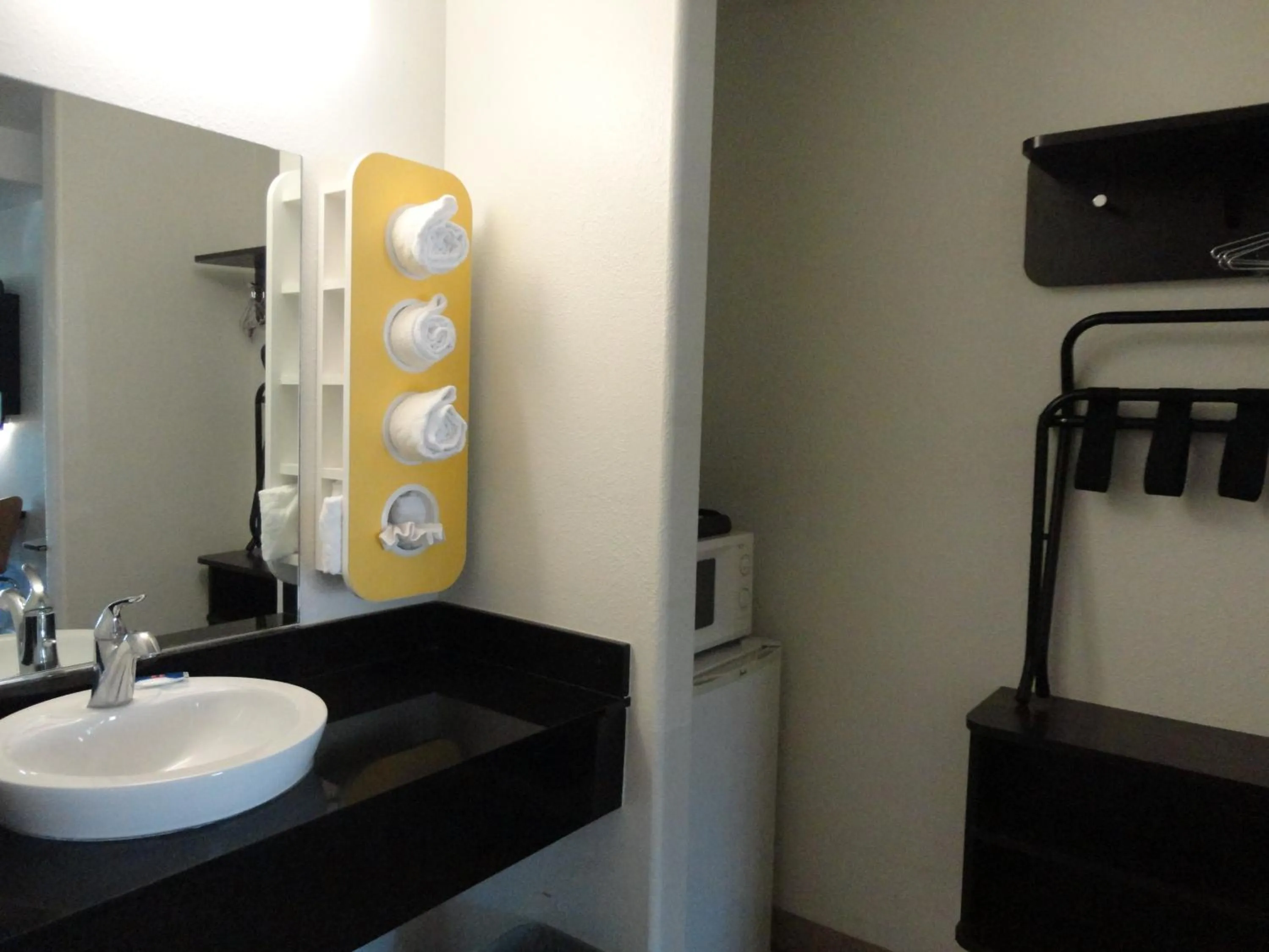 Bathroom in Fisherman's Cove Inn