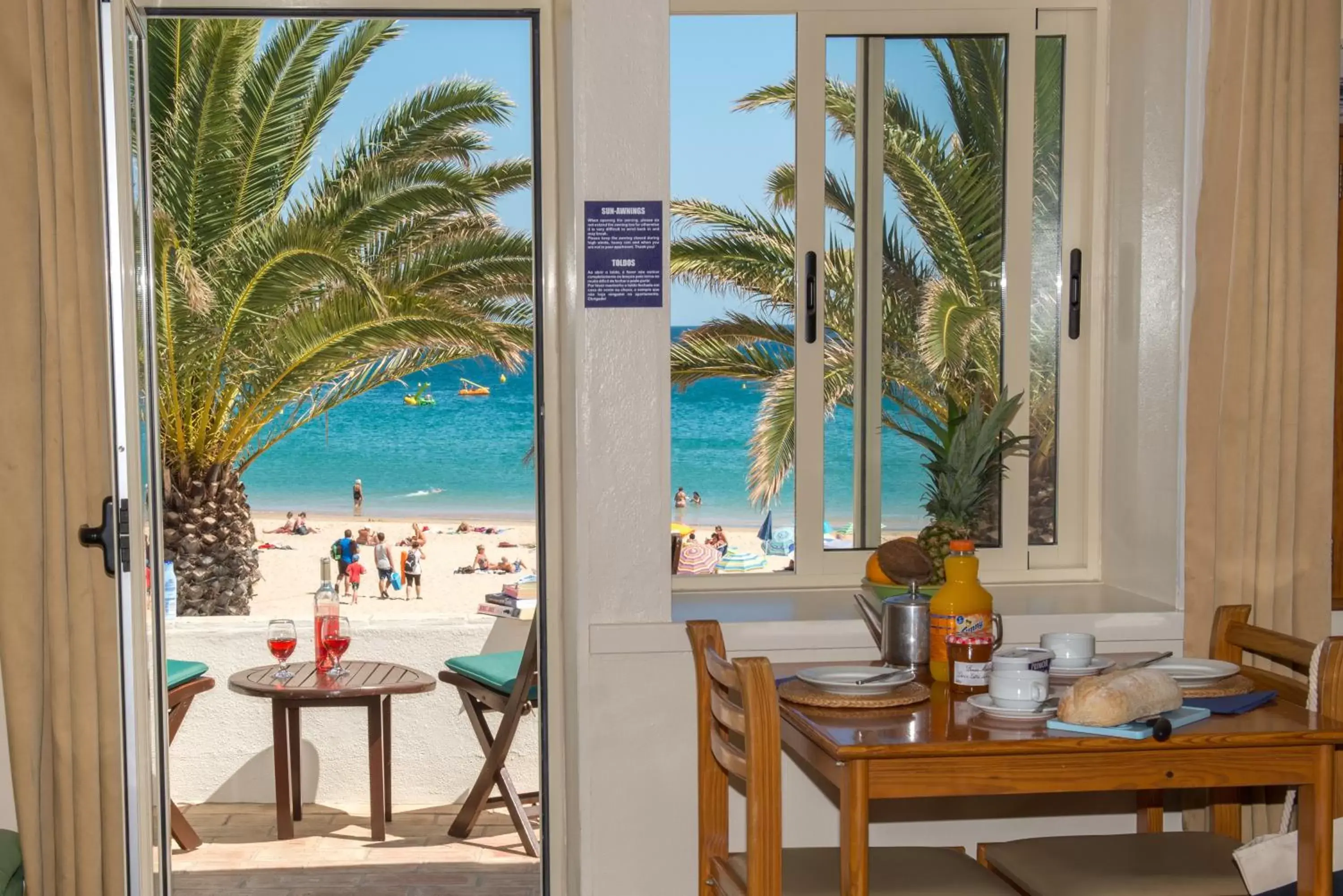 Day, Restaurant/Places to Eat in Luz Beach Apartments