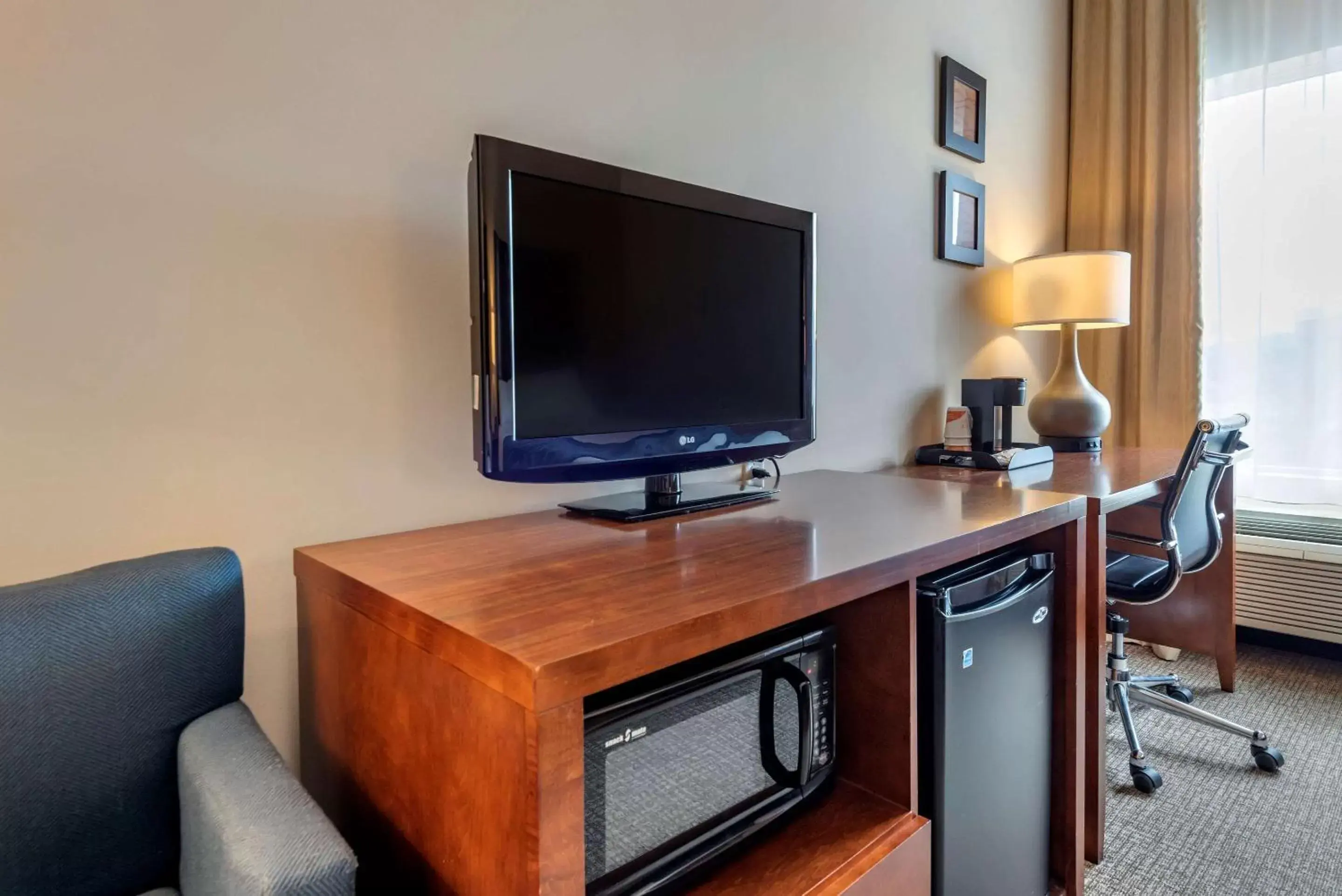 TV and multimedia, TV/Entertainment Center in Comfort Inn Apalachin - Binghamton W Route 17