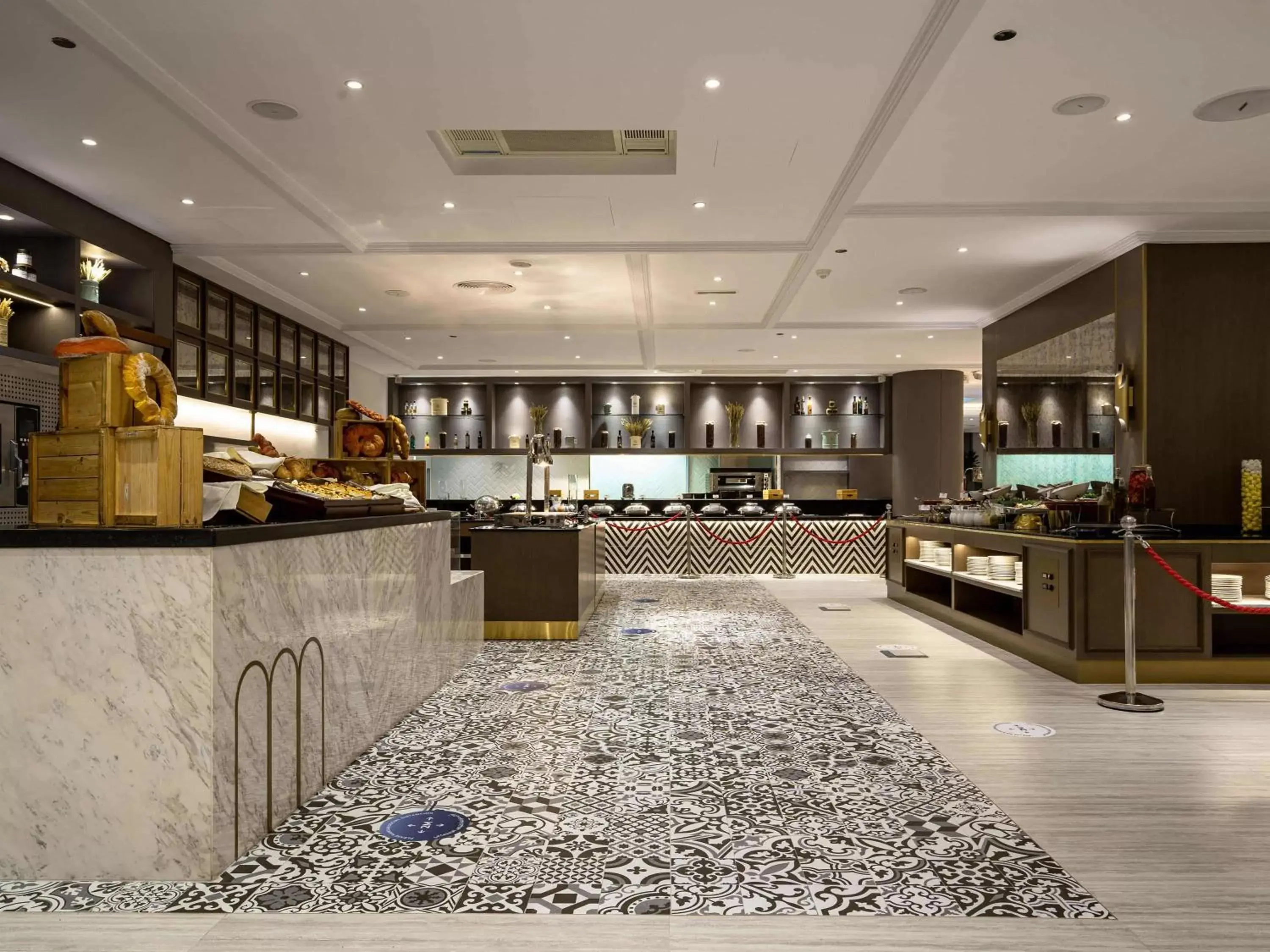 Restaurant/places to eat in Sofitel Dubai Jumeirah Beach