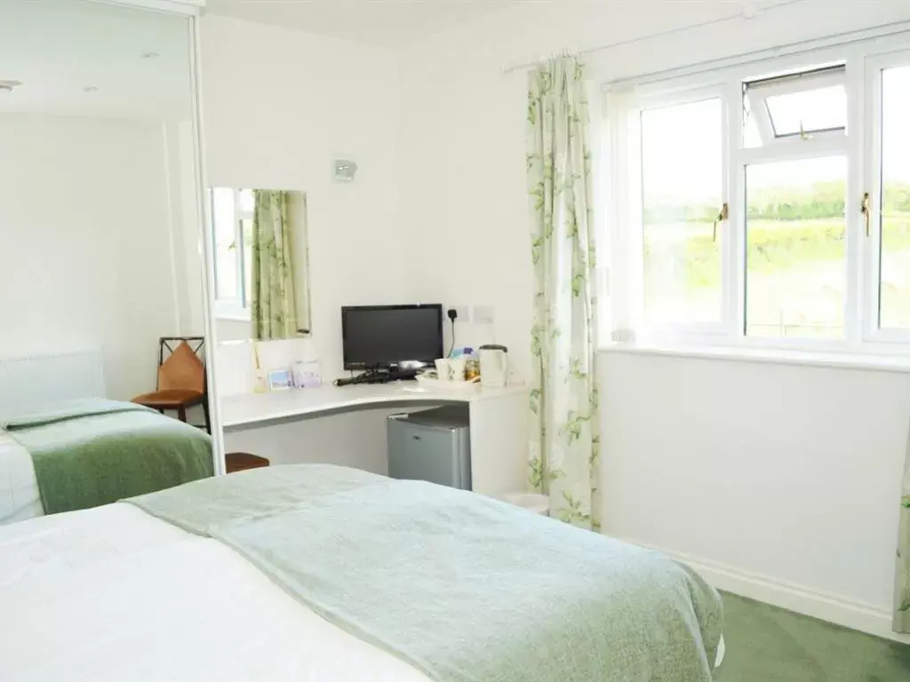 Twin Room with Private Bathroom in Quixhill - Denstone - Dove Meadow B & B Twin Room with Private Bathroom in Quixhill - Denstone - Dove Meadow B & B
