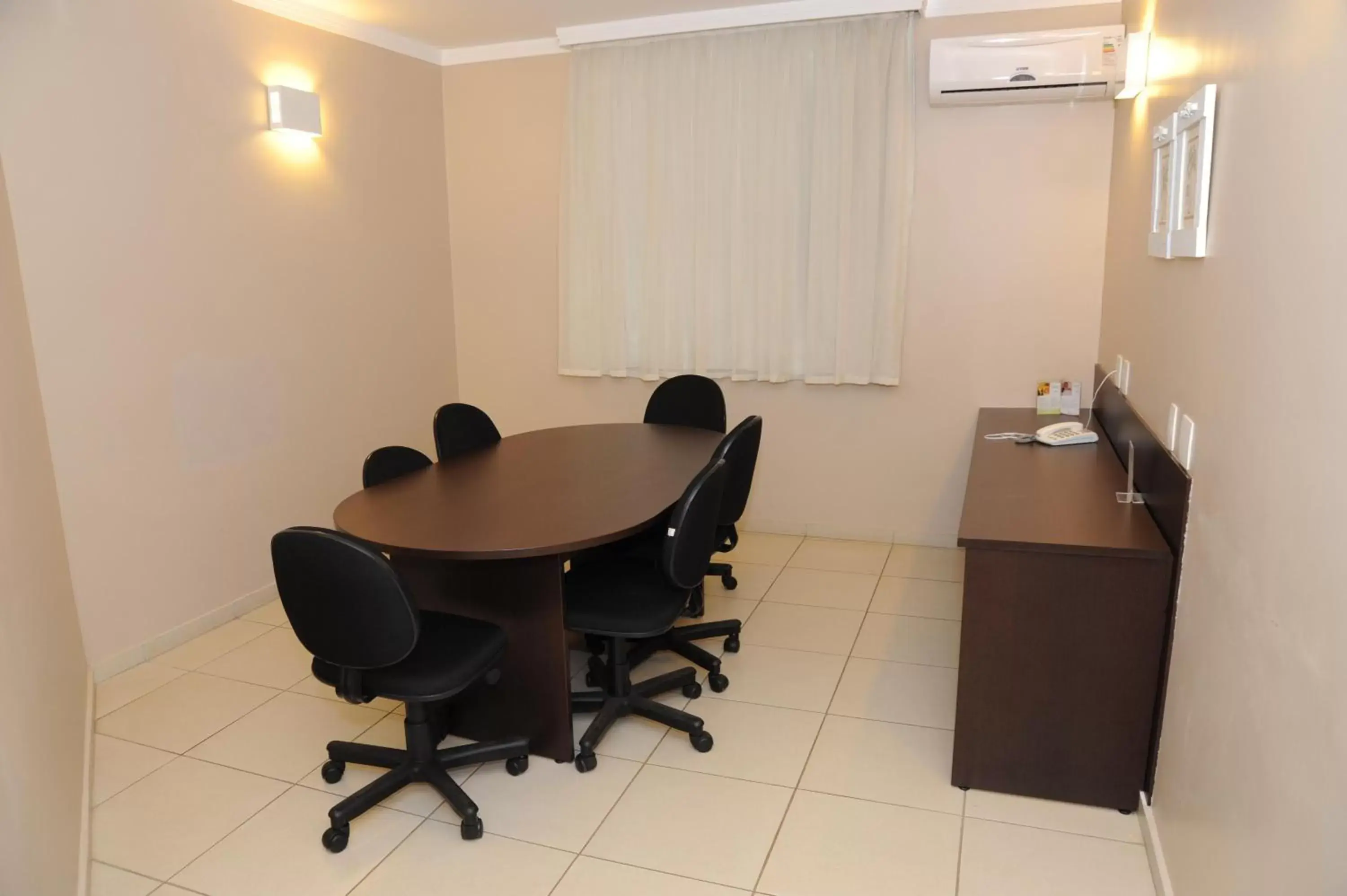 Business facilities in Comfort Hotel Araraquara