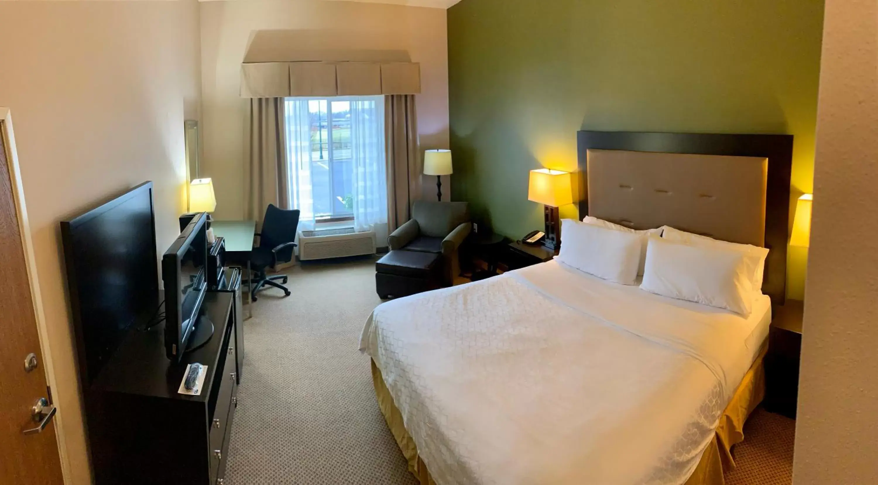 Photo of the whole room, Bed in Holiday Inn Express Hotel & Suites North Sequim by IHG Photo of the whole room, Bed in Holiday Inn Express Hotel & Suites North Sequim by IHG