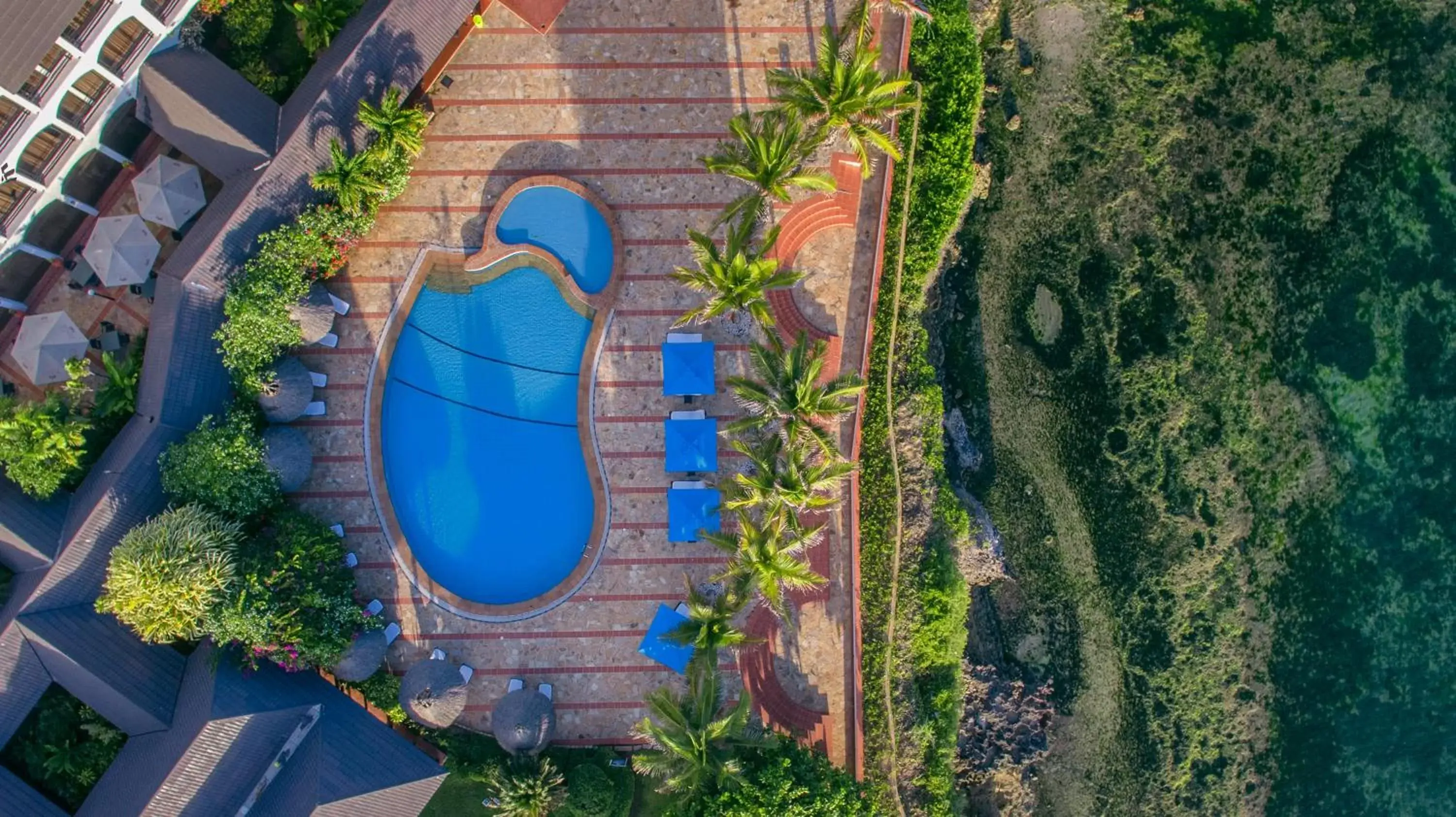 Bird's eye view, Pool View in Sea Cliff Hotel