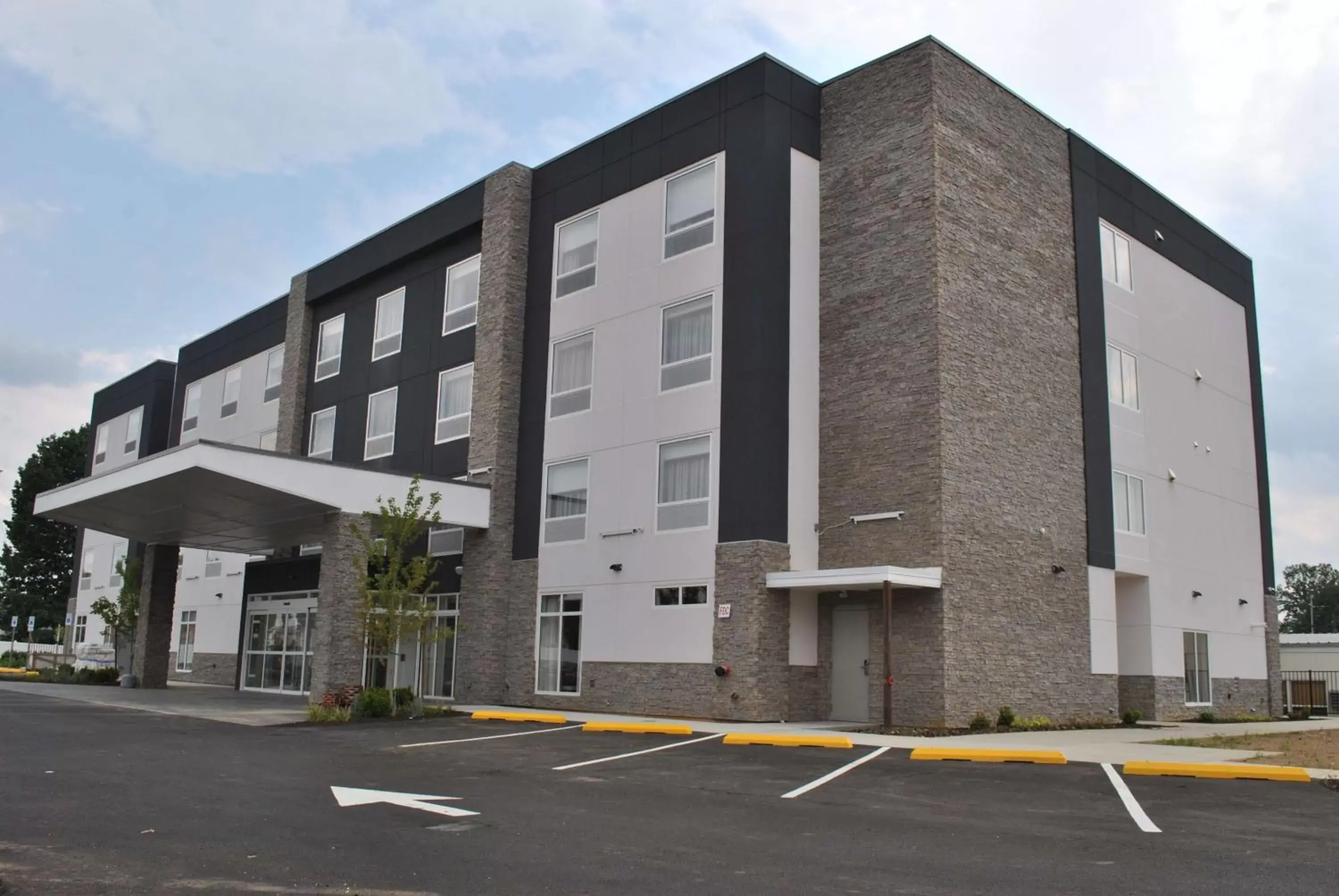 Property building in Best Western Plus Hershey Property building in Best Western Plus Hershey